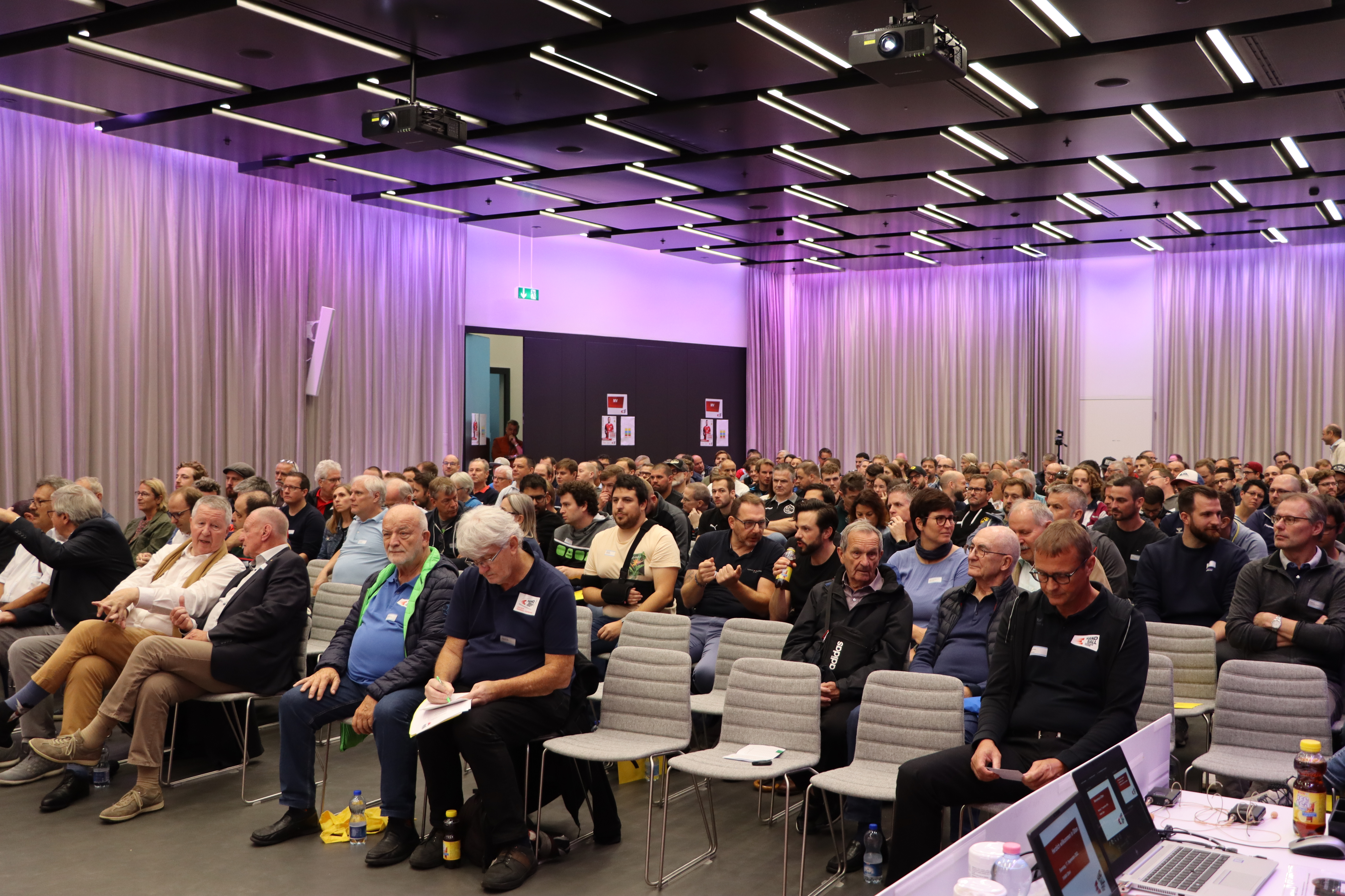 167 Vereinsvertreter*innen waren an der 48. MV anwesend