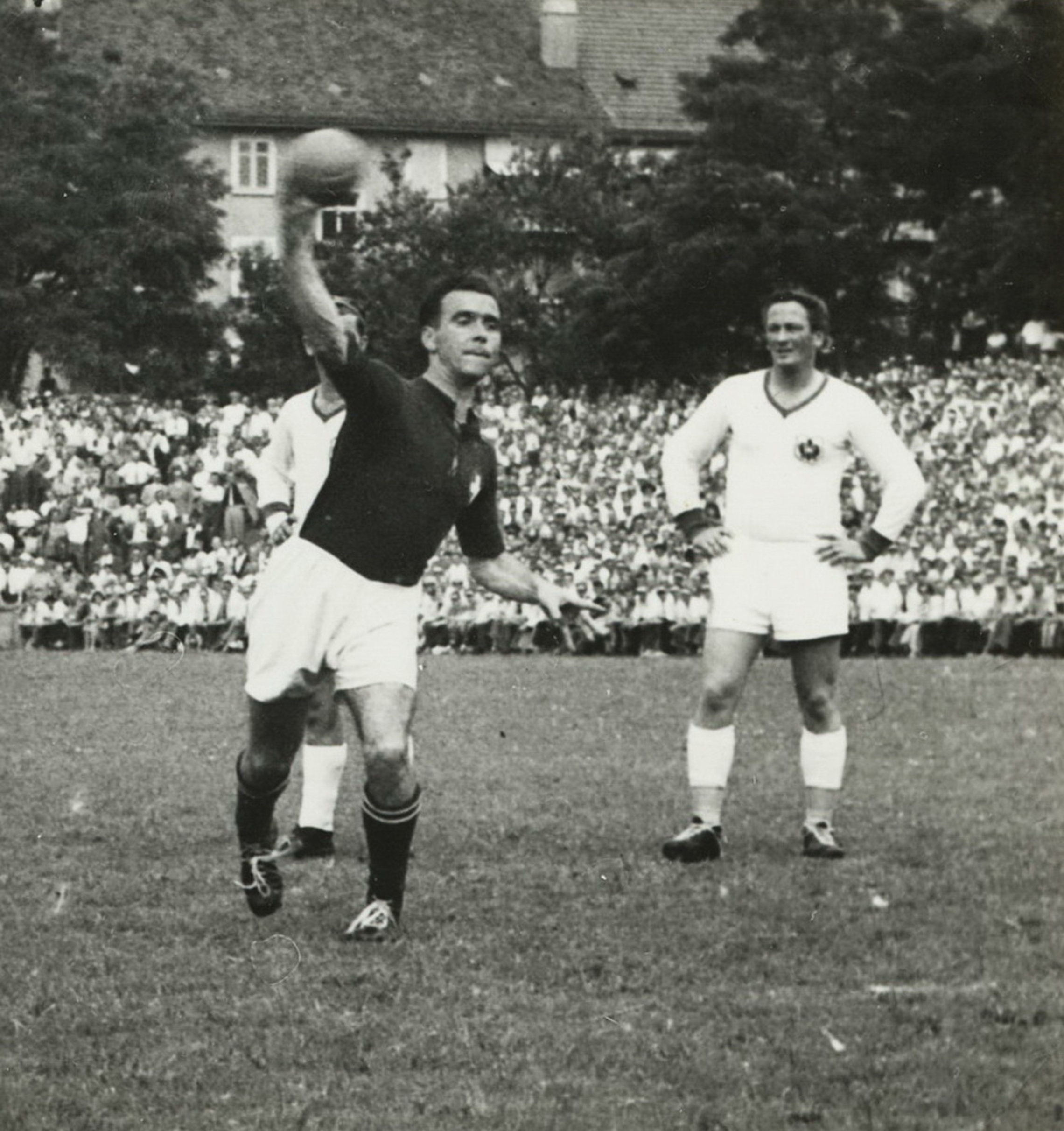 15.6.1952 Schweiz - Österreich 12:10 (7:4) Zürich Hardturm, Schiedsrichter Van der Geest NED, Endrunde