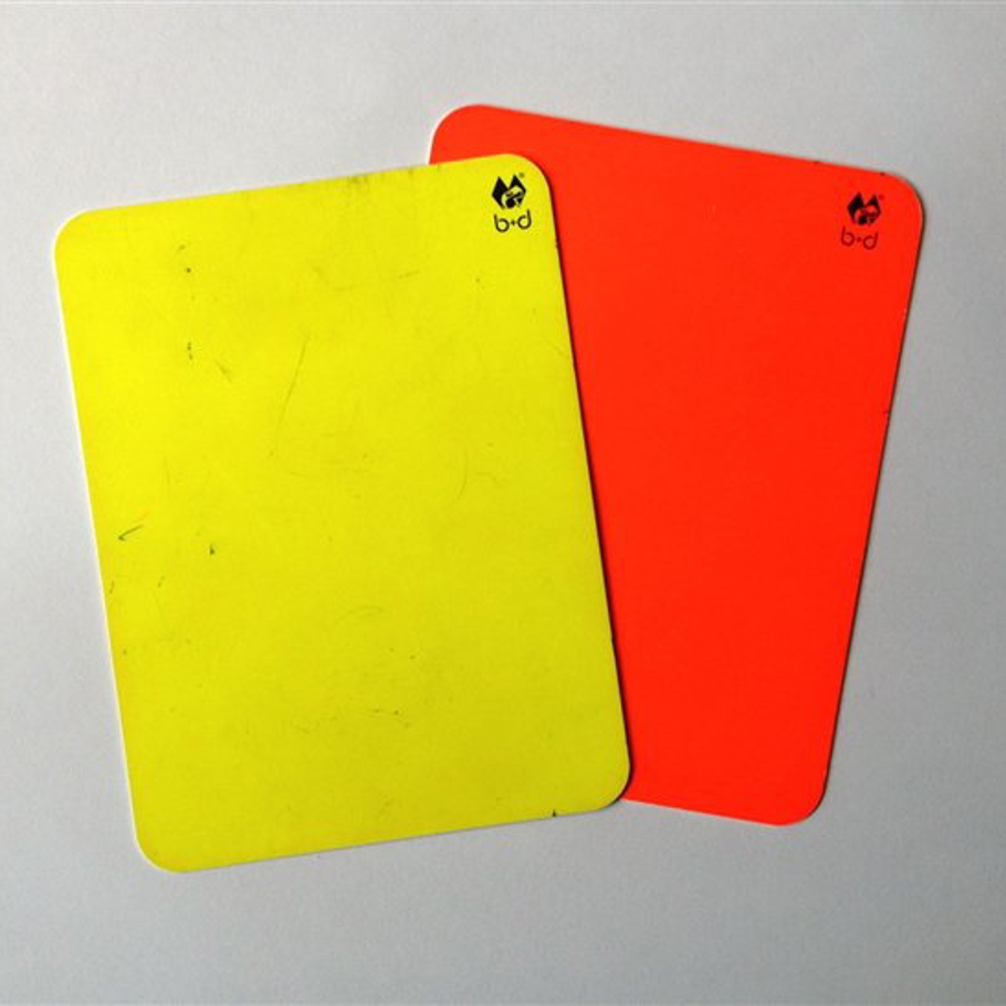 Arbitre: carton jaune ou rouge