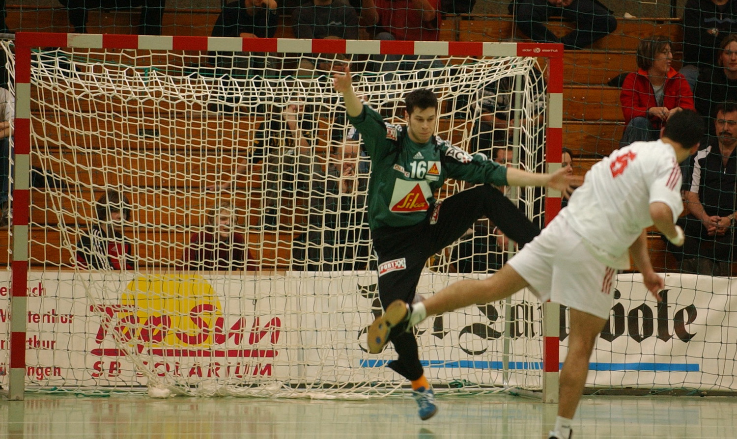 2005-01-02 SUI-EGY 19-23 YC Eulachhalle Stauber 18.jpg