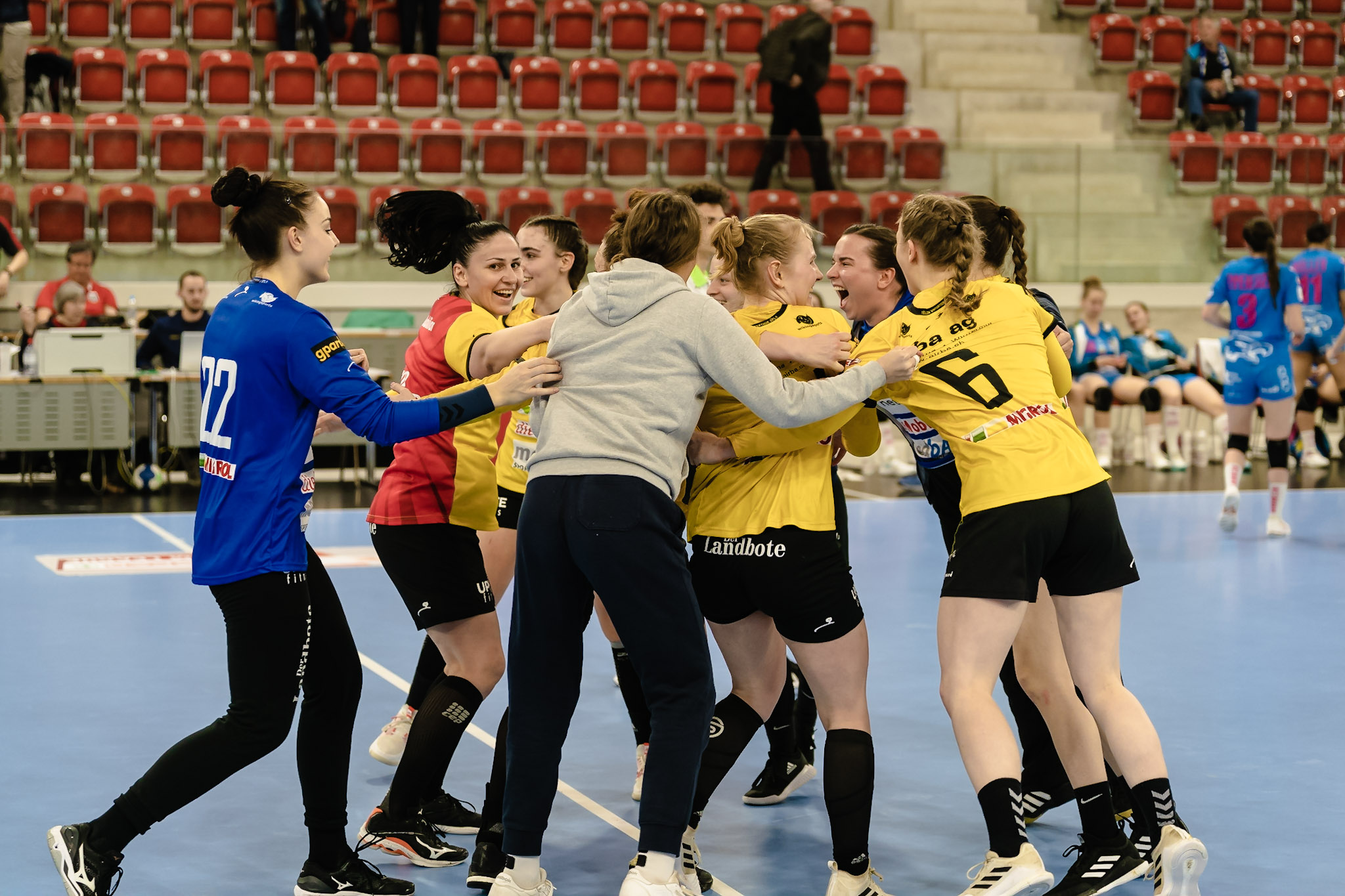 Yellow Winterthur Team Costa (4)