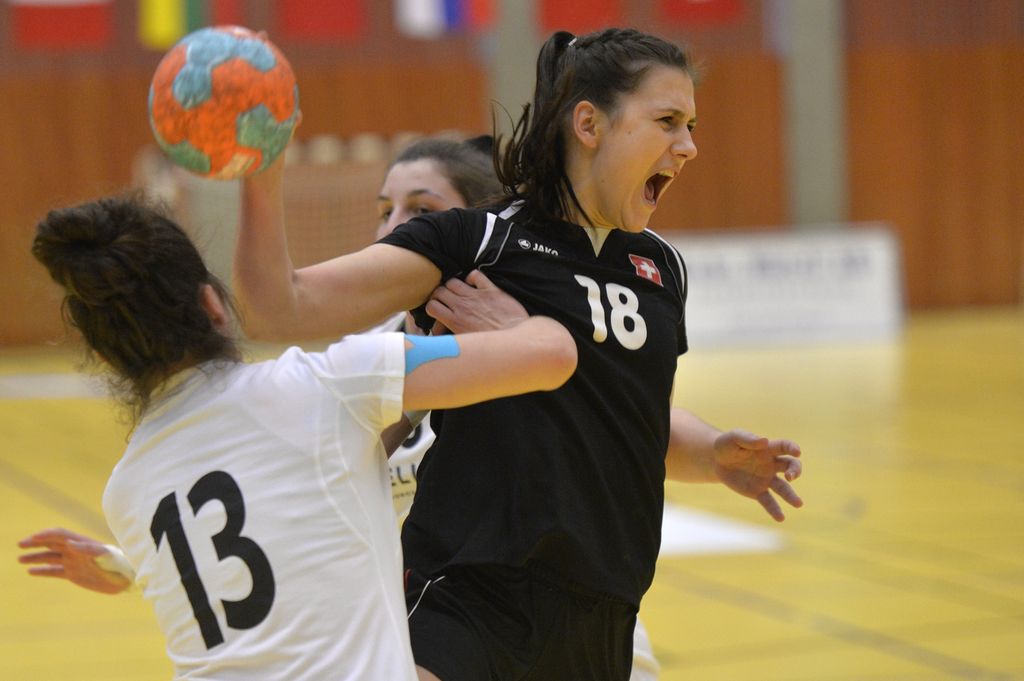 2014-04-18 2014-04-19 U20 SUI-POR 18 Traber Martina (2).JPG