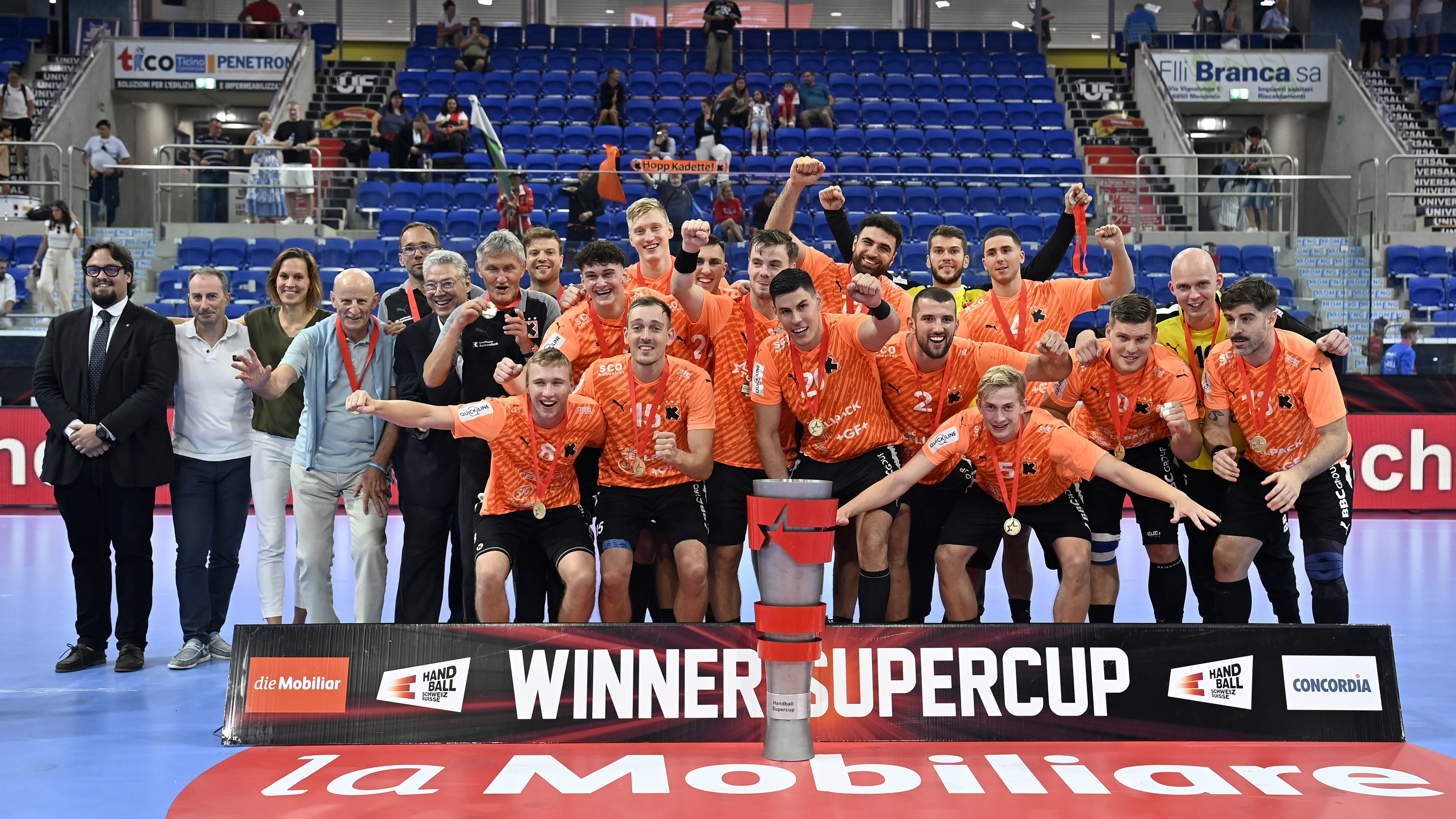 Kadetten jubeln über den Supercup 2024 in Ambri