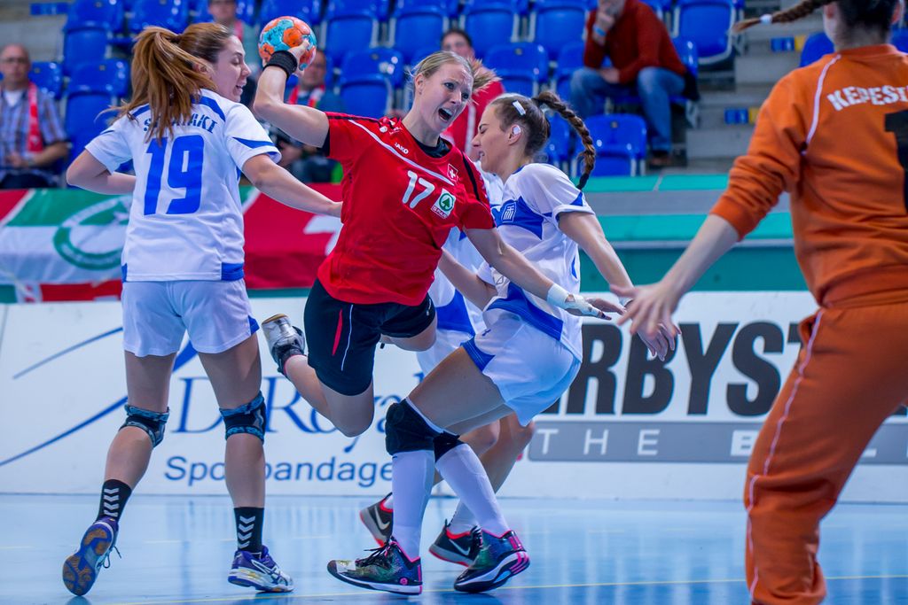 2014-12-06_17 Dinkel Nicole HandballlÃ¤nderspiel SUI-GRE - 9999_342-1.jpg