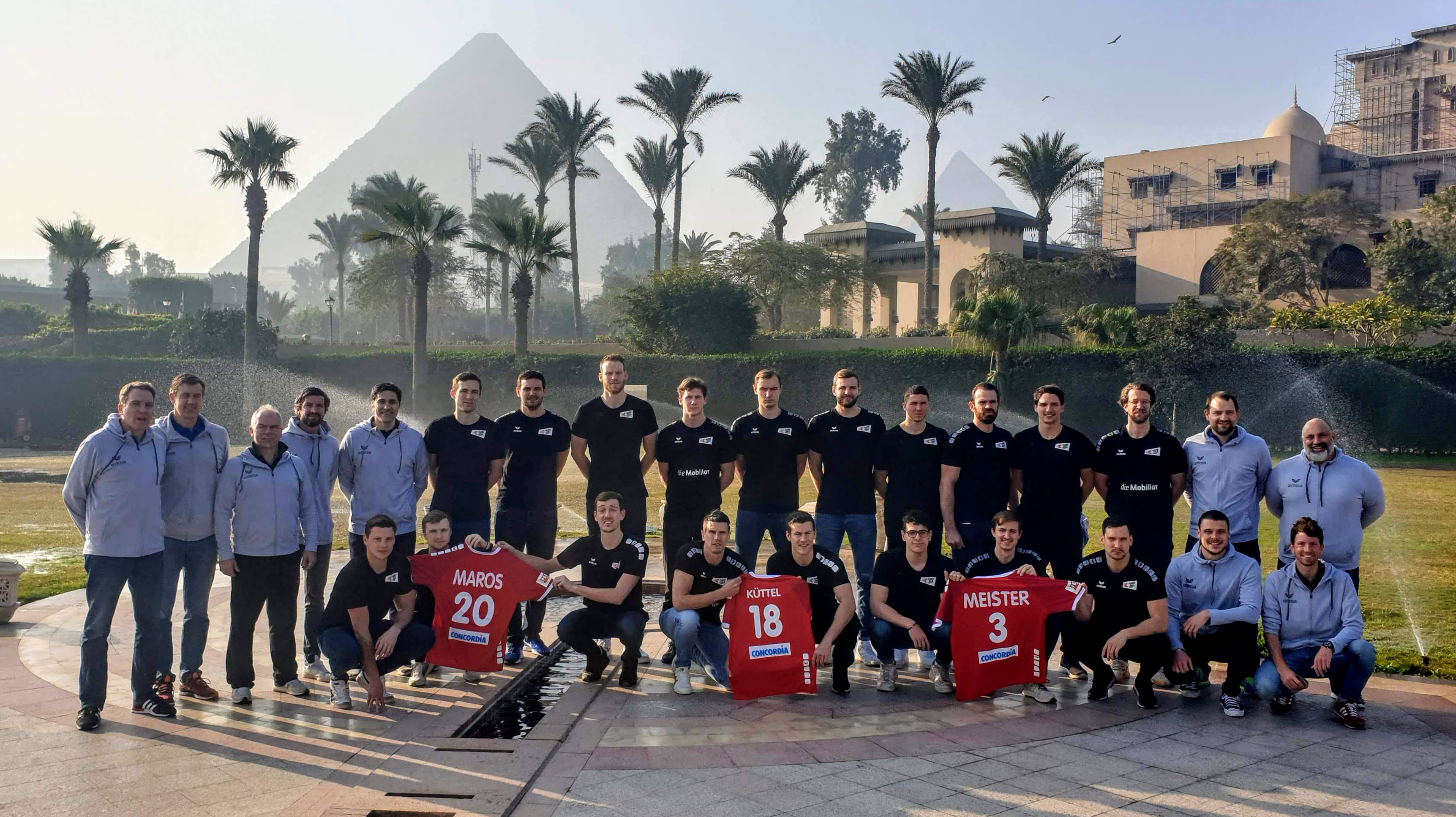 Teamfoto Schweiz Pyramiden