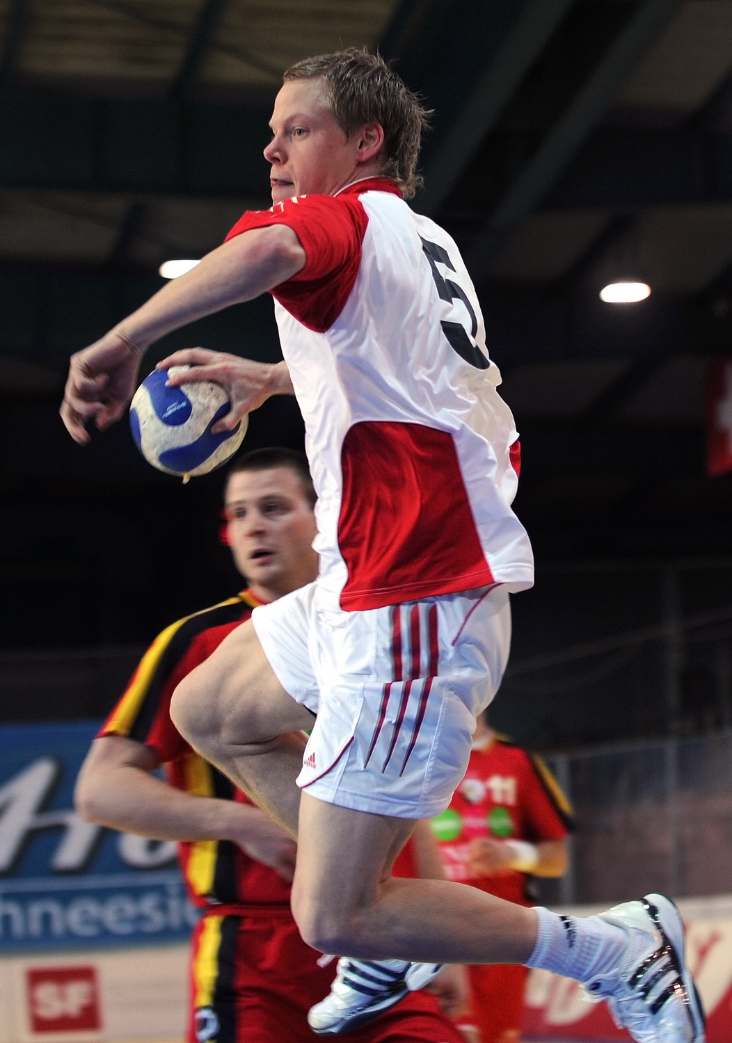 2008-01-03 SUI-BEL 44-31 WM-Quali Arosa Icehockeyhalle Liniger 001.jpg