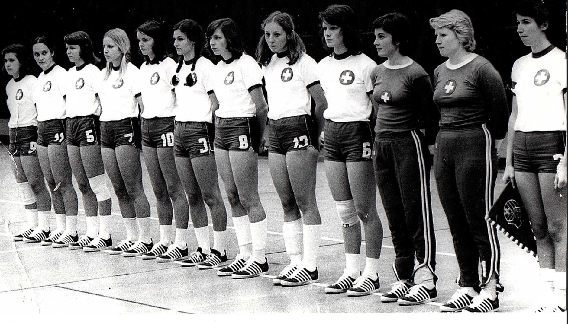 23.11.1974 Länderspiel in Steffisburg Musterplatz gegen Italien 15:15 (7:7), 1. Länderspiel der Damen in der Schweiz!