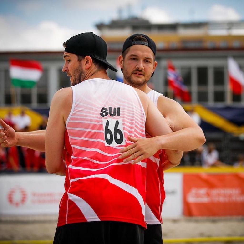 8A4F87A5 6387 454B B794 1CDDE0CBA2CE