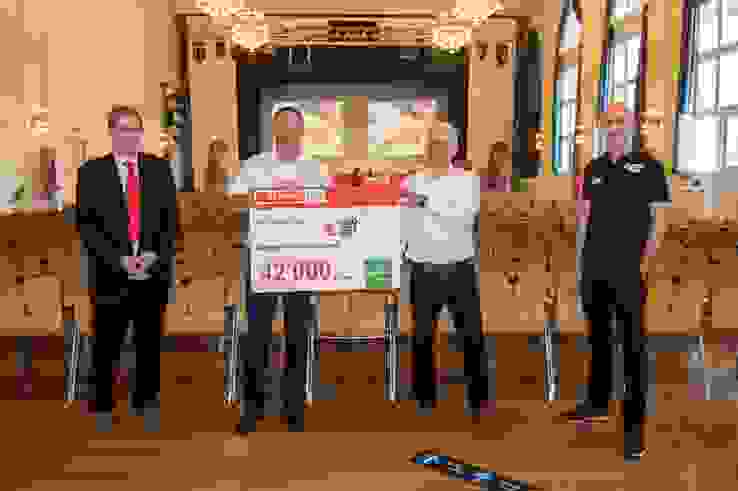 Checkübergabe SPAR SHV Mitgliederversammlung Checkübergabe SPAR SHV Mitgliederversammlung