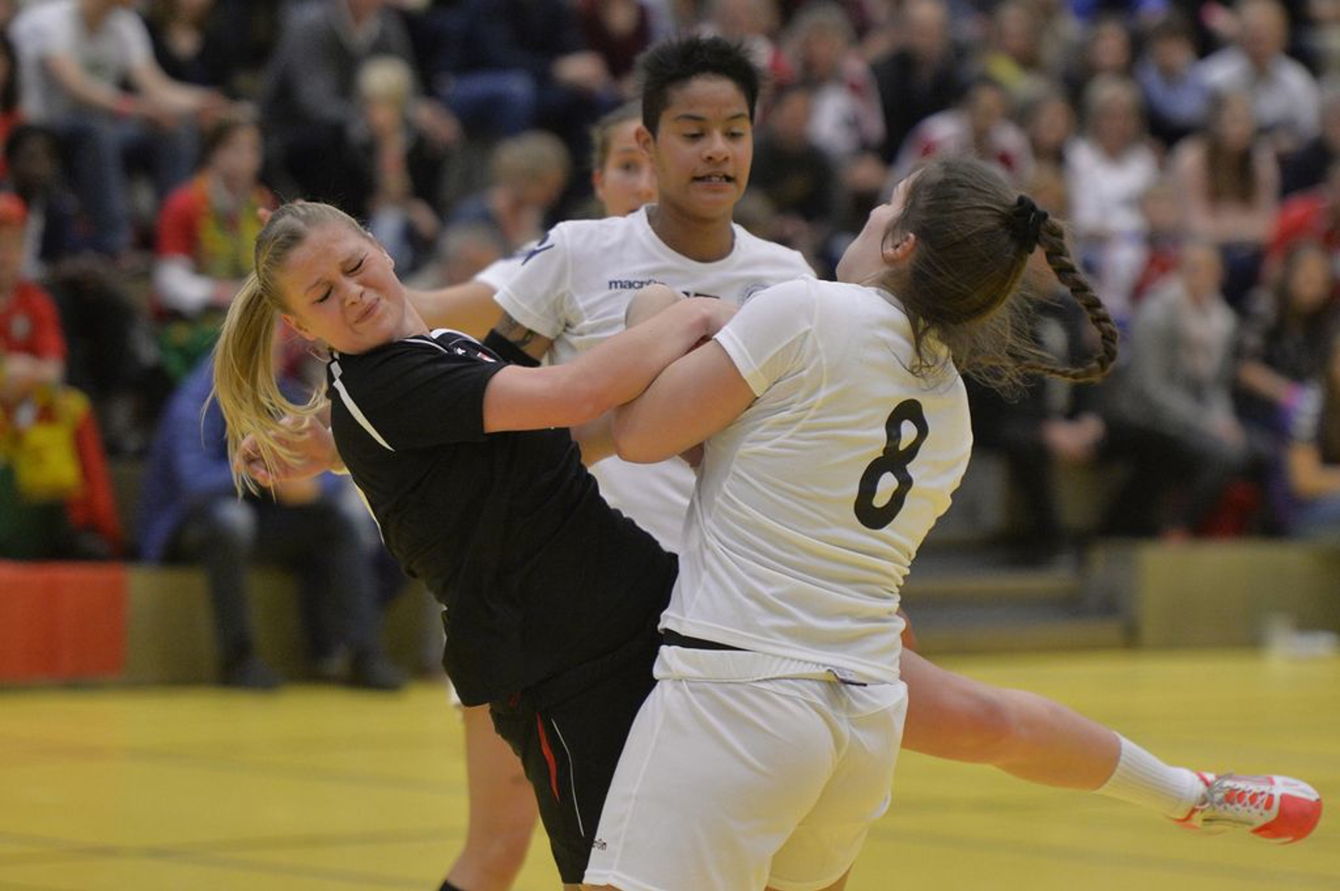 2014-04-19 U20 SUI-POR 9 Egli Nives.JPG