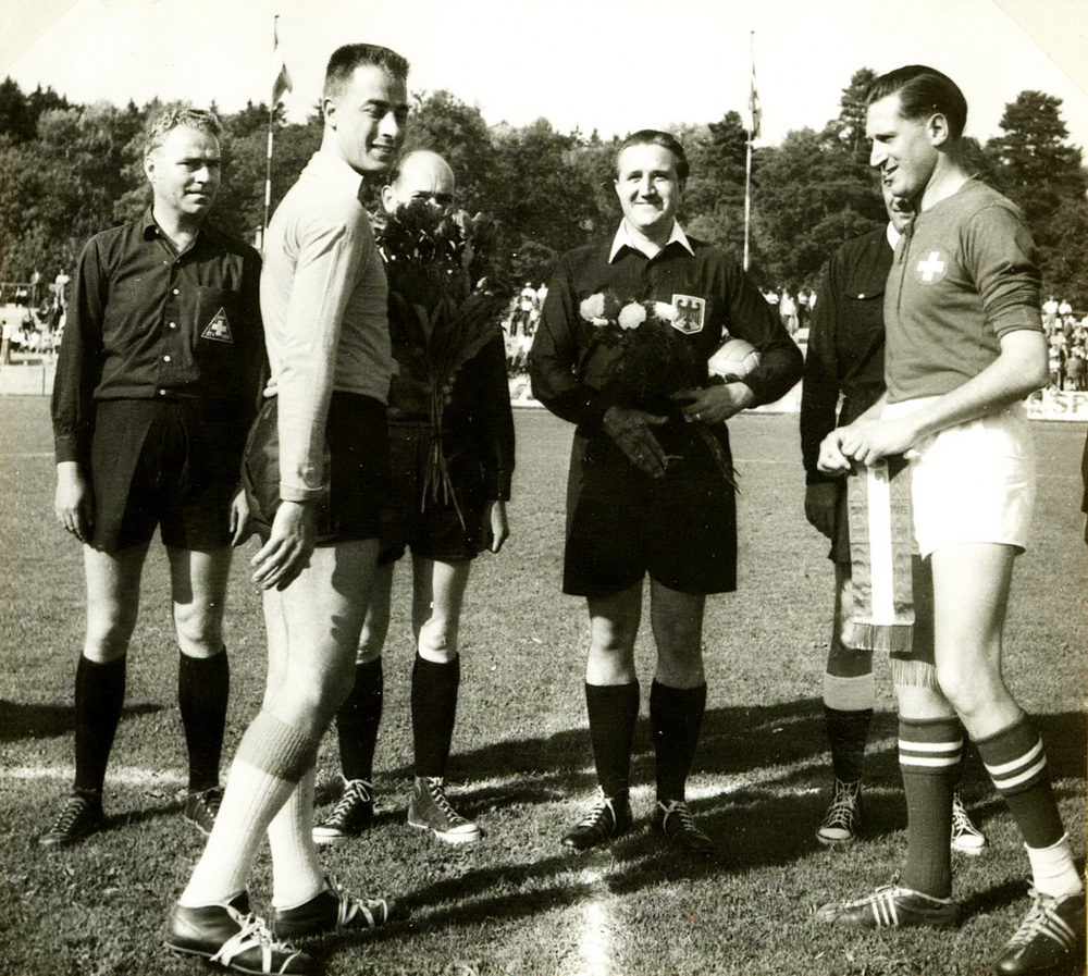 1958 06 15 SUI NED Bern 02 Schwarz