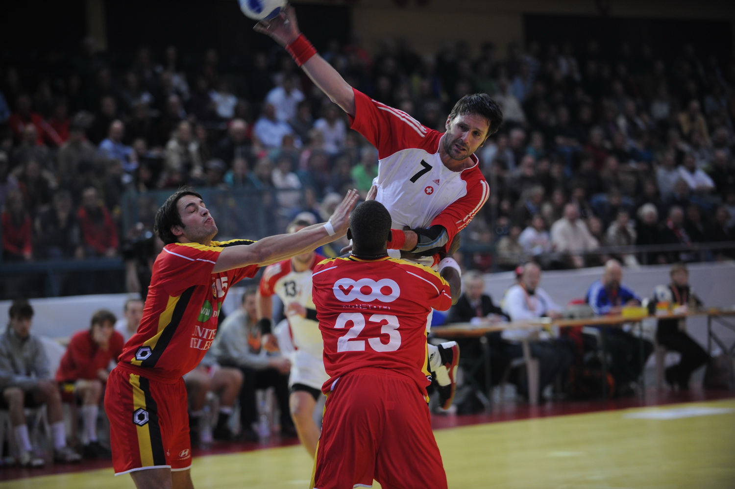 2008-01-03 SUI-BEL 44-31 WM-Quali Arosa Icehockeyhalle Ursic 003.jpg