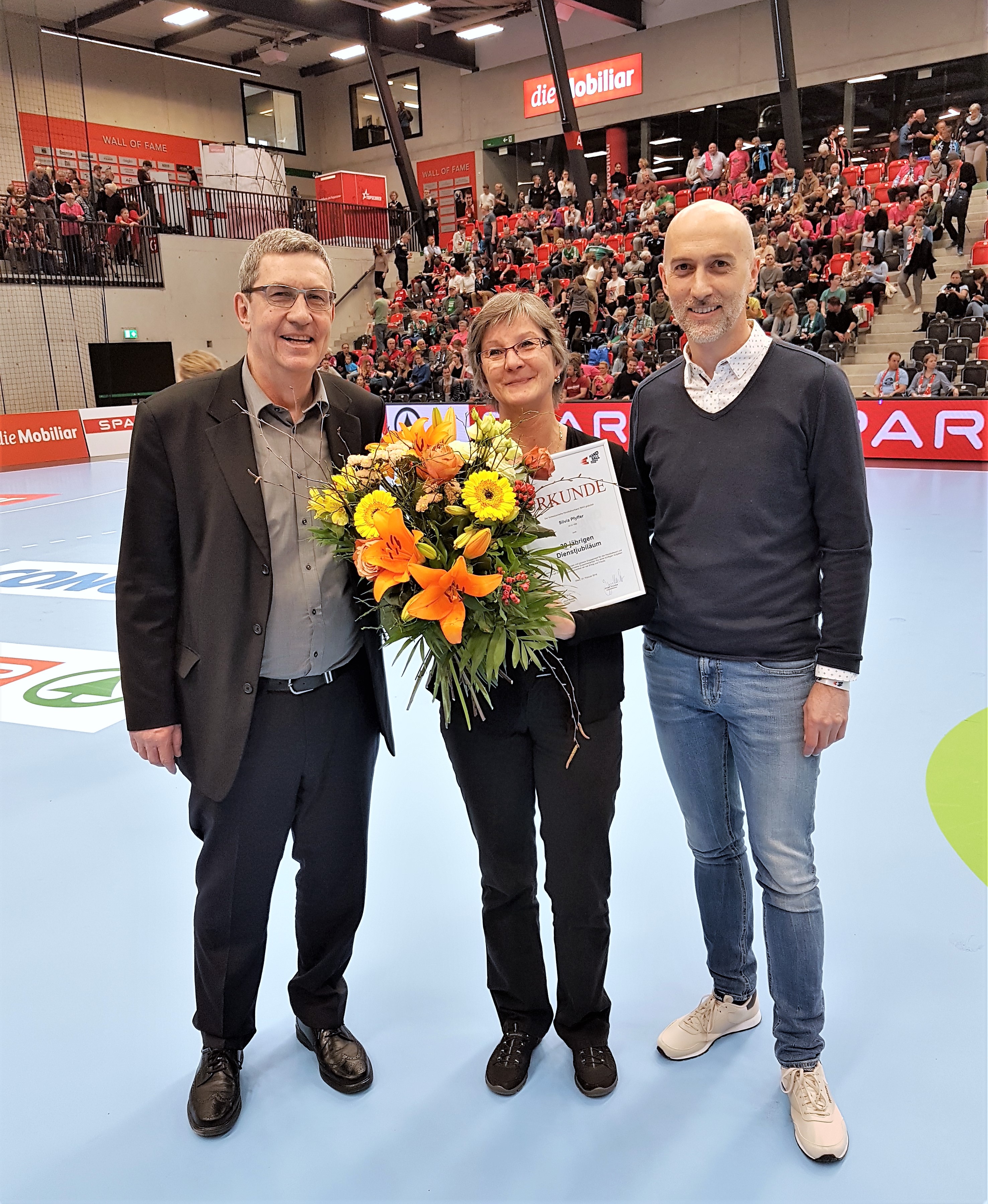 Zentralpräsident Ulrich Rubeli, Jubilarin Silvia Pfyffer und Geschäftsführer Jürgen Krucker (von links).