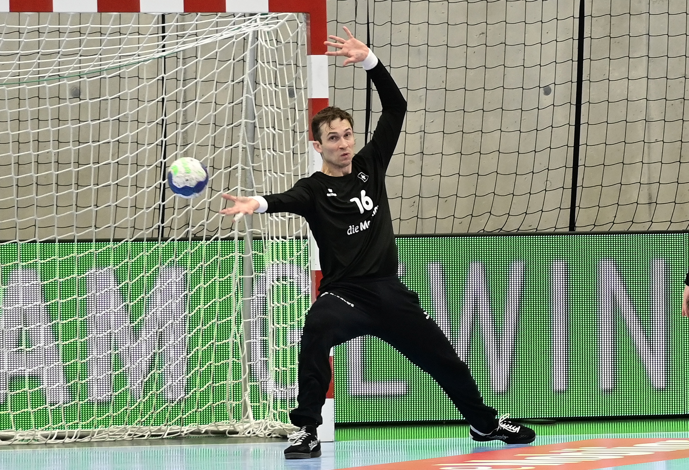 Nikola Portner überzeugt im Schweizer Tor