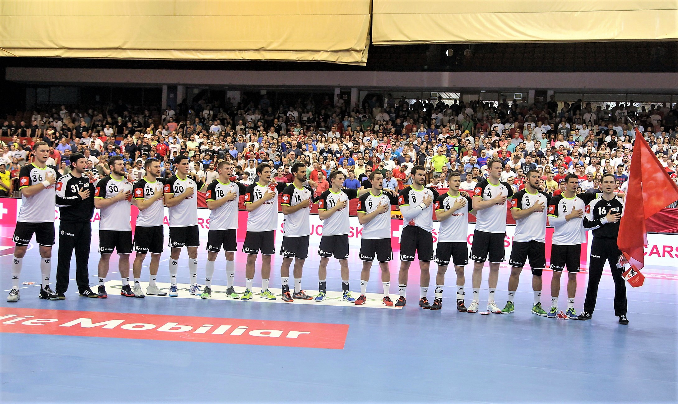 Die Schweiz In Novi Sad Während Der Nationalhymne