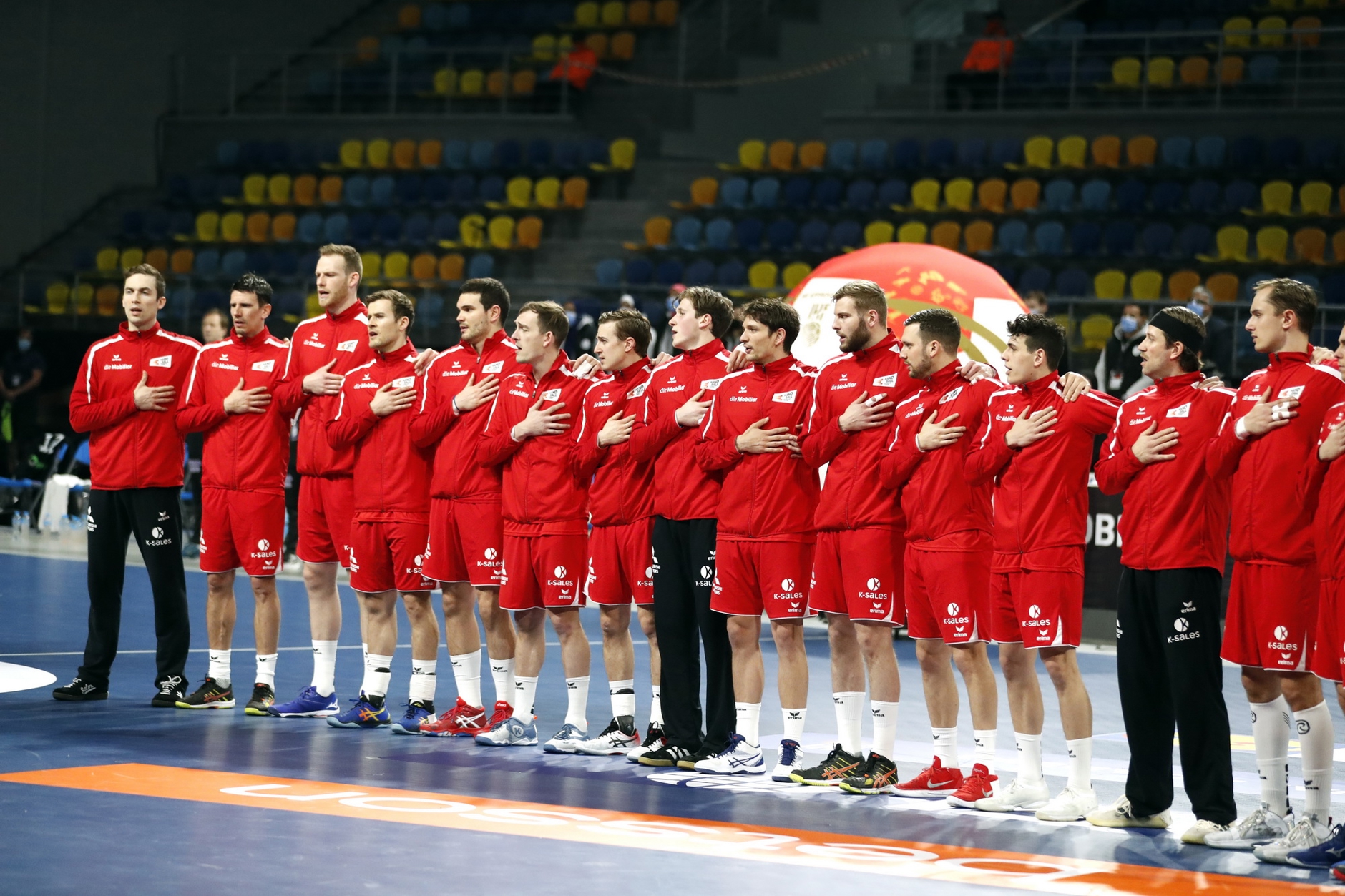 Team Suisse bei der Nationalhymne