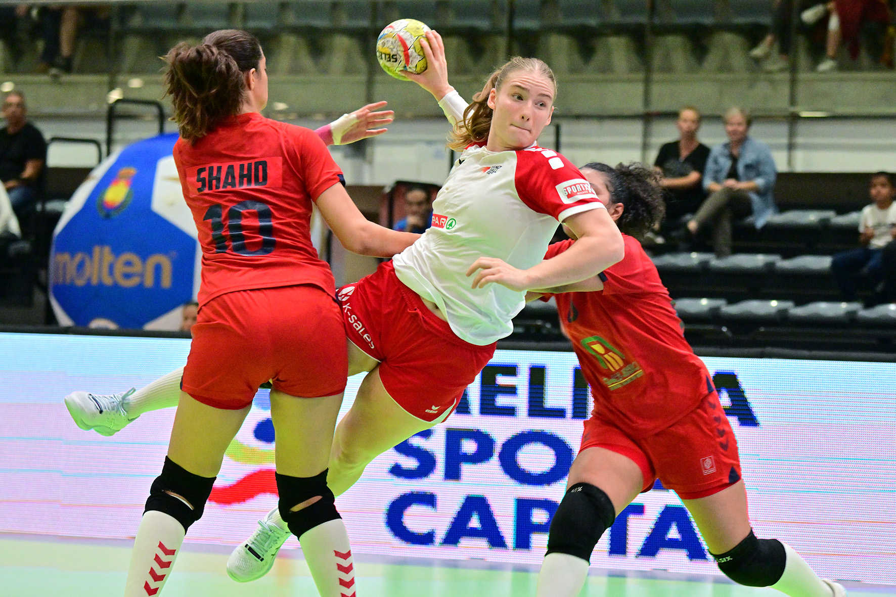 Charlotte Kähr setzt sich gegen zwei Ägypterinnen durch