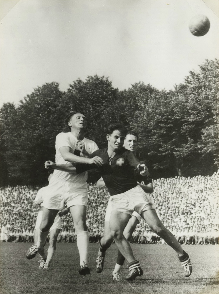 1955 07 10 BRD SUI Dortmund WM Final 01 Schwarz