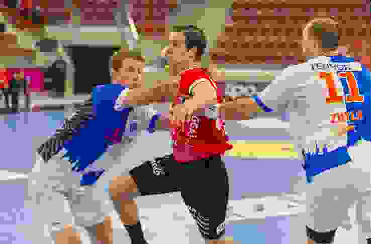 Kevin Jud setzt sich gegen die GC-Abwehr durch (Martin Deuring) Kevin Jud setzt sich gegen die GC-Abwehr durch (Martin Deuring)