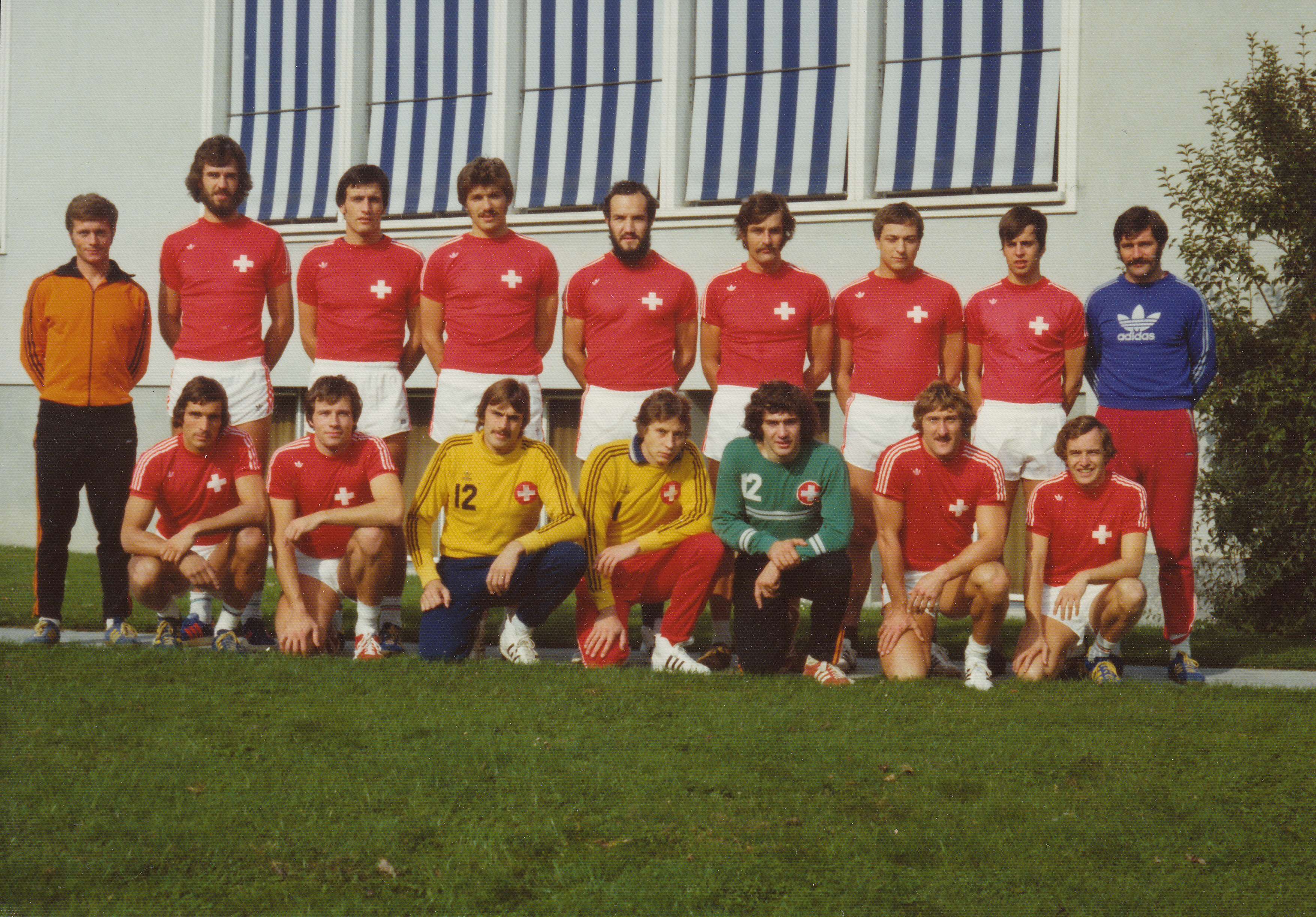 1975-10-09 Teamfoto Männer Nati.jpg