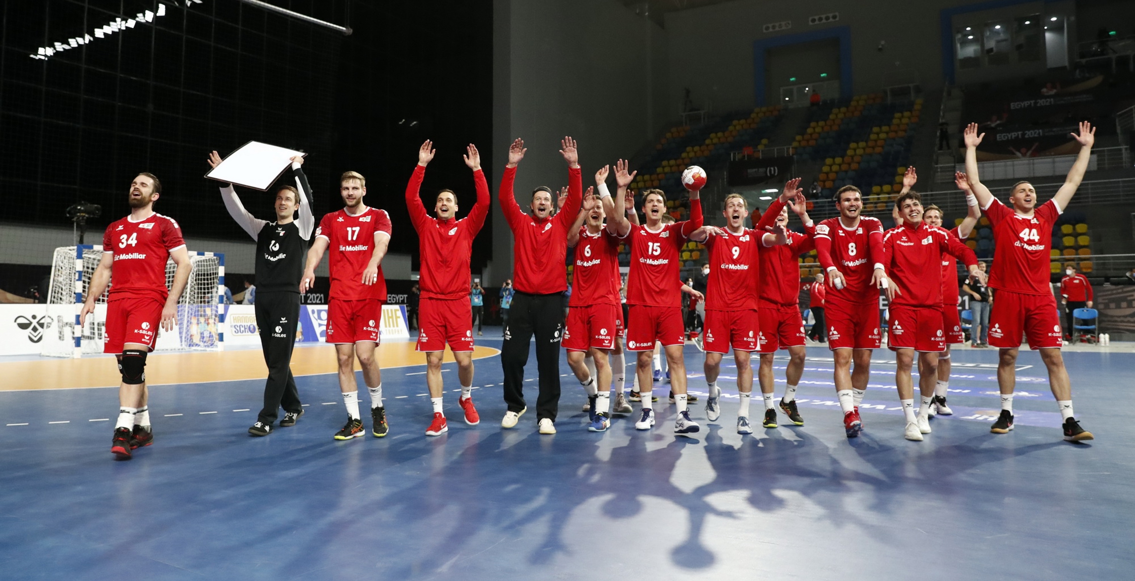 Die Schweiz Jubelt Nach Dem WM Sieg Gegen Island (IHF)