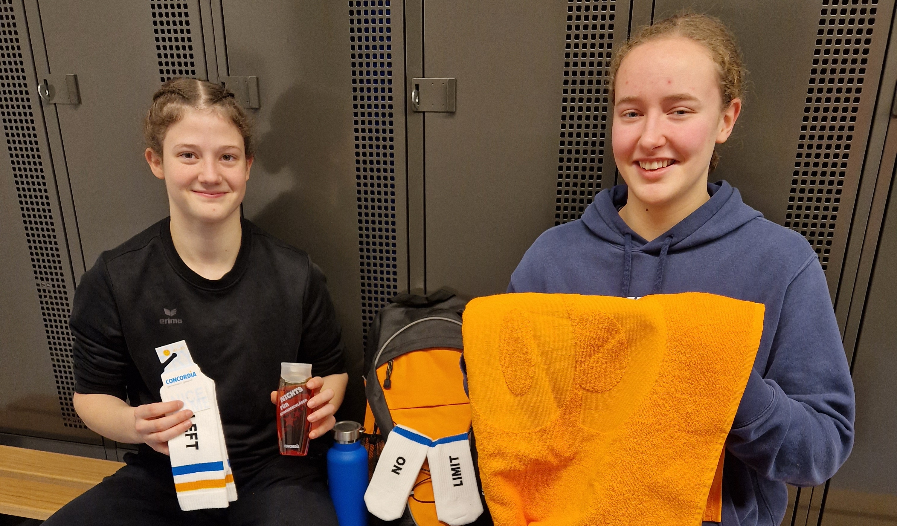 Era Baumann und Seraina Kuratli, Akademie-Spielerinnen im Januar 2023