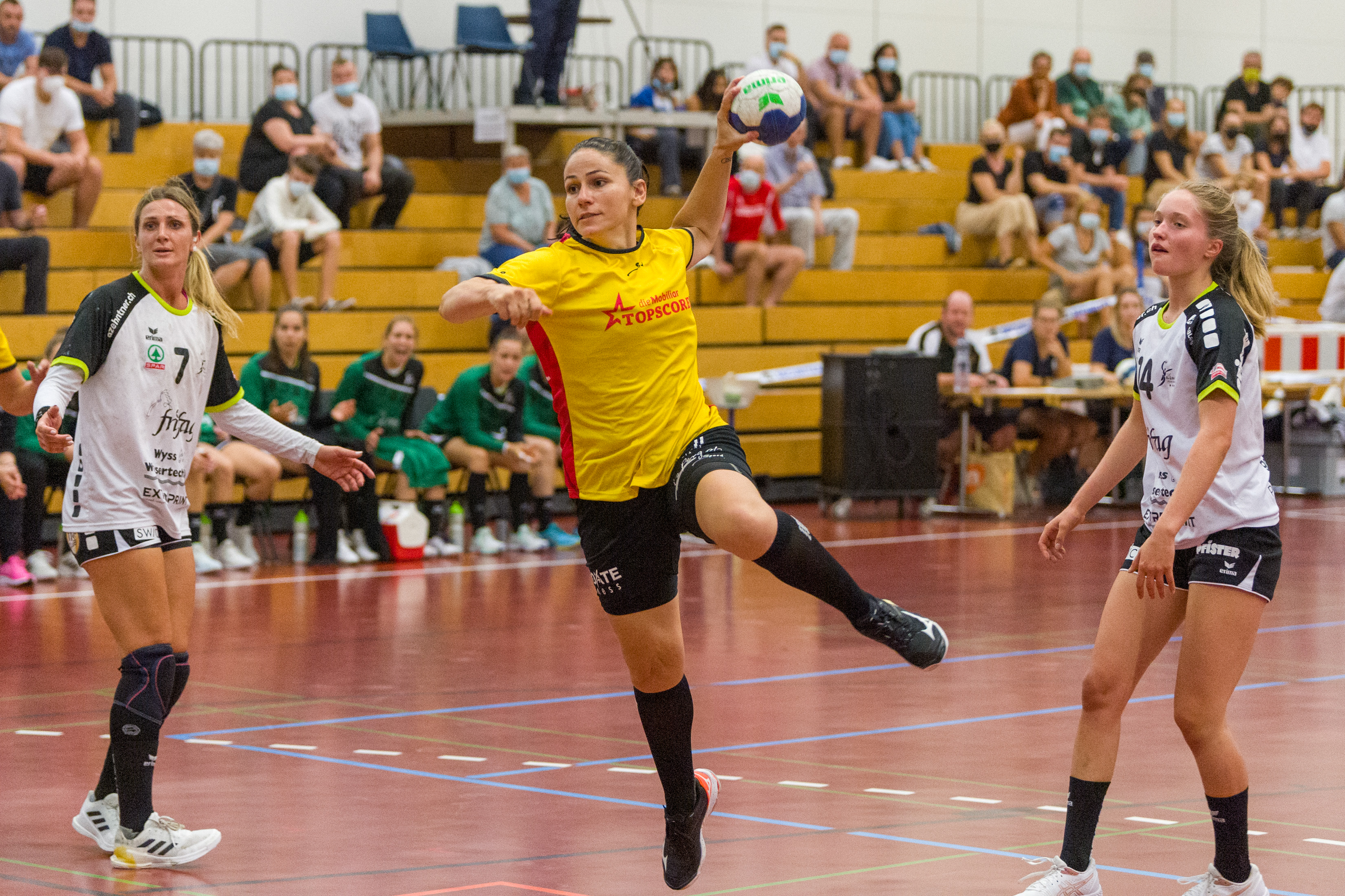 Simona Grozdanovska Yellow Deuring (3)