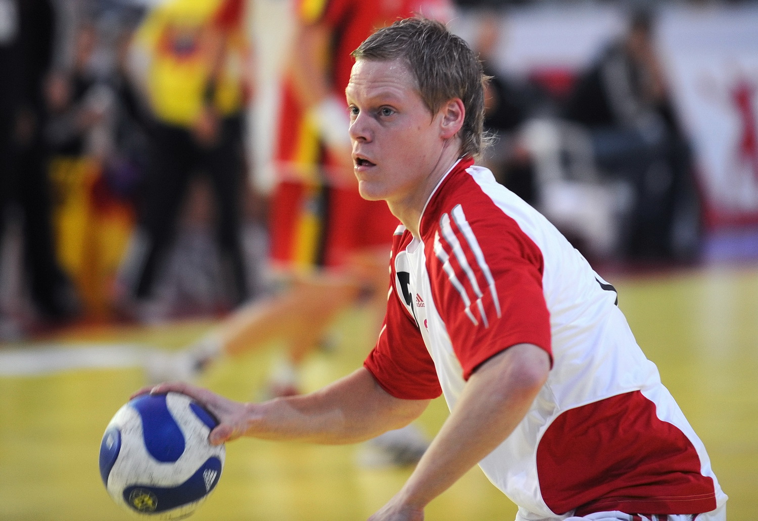 2008-01-03 SUI-BEL 44-31 WM-Quali Arosa Icehockeyhalle Liniger 014.jpg