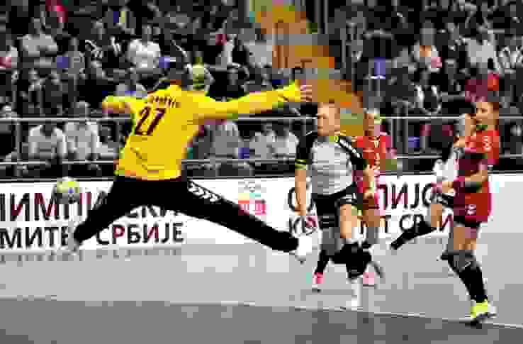 Romy Morf trifft gegen die serbische Keeperin Katarina Tomasevic. (25.09.2019) Romy Morf trifft gegen die serbische Keeperin Katarina Tomasevic. (25.09.2019)