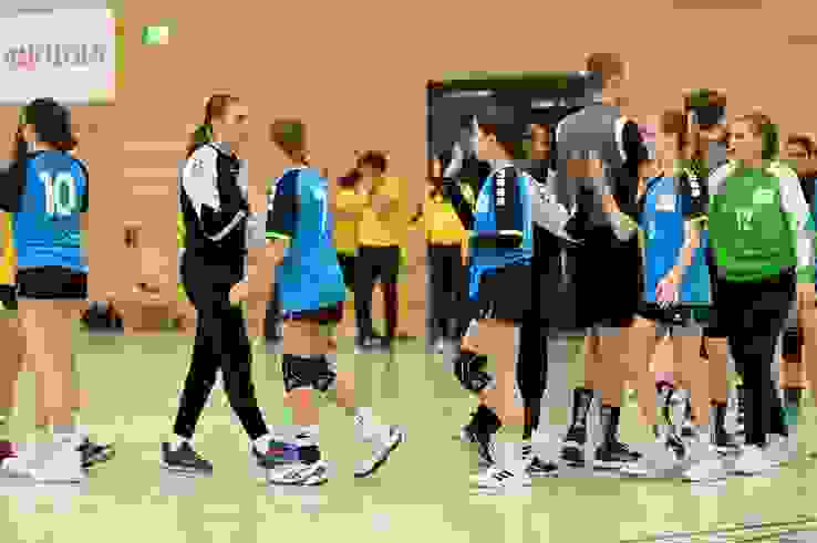 RA Frauen Zürich - Bern-Jura Shake-Hands RA Frauen Zürich - Bern-Jura Shake-Hands