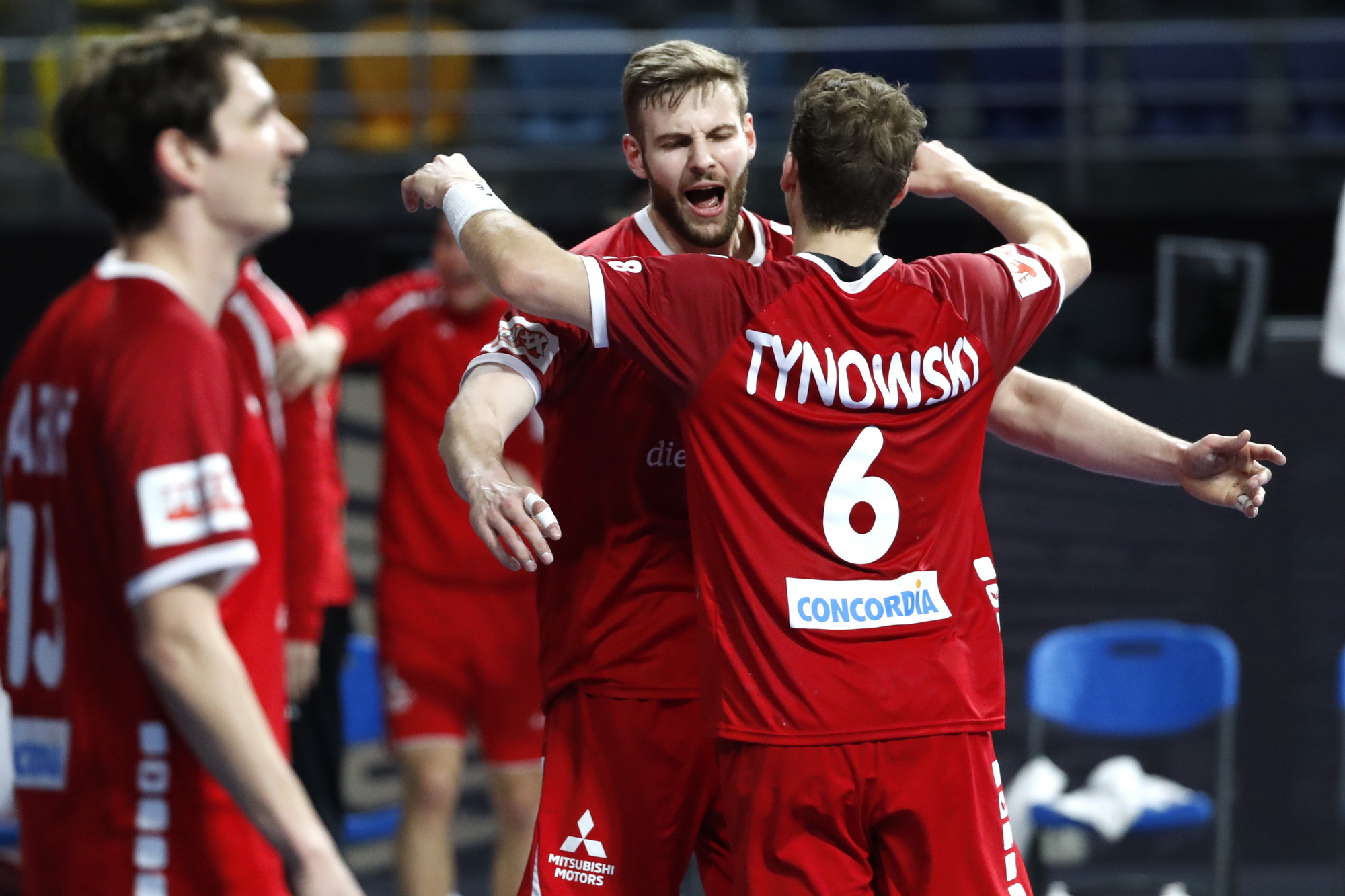 Röthlisberger Und Tynowski Jubeln An Der WM Gegen Island (IHF)