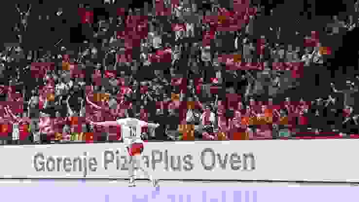 Era Baumann jubelt vor Schweizer Fans Era Baumann jubelt vor Schweizer Fans