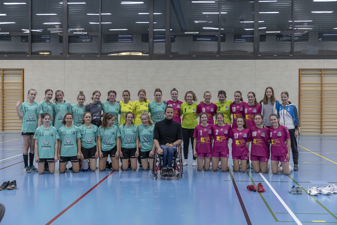 Hug_bei_Spono_Juniorinnen