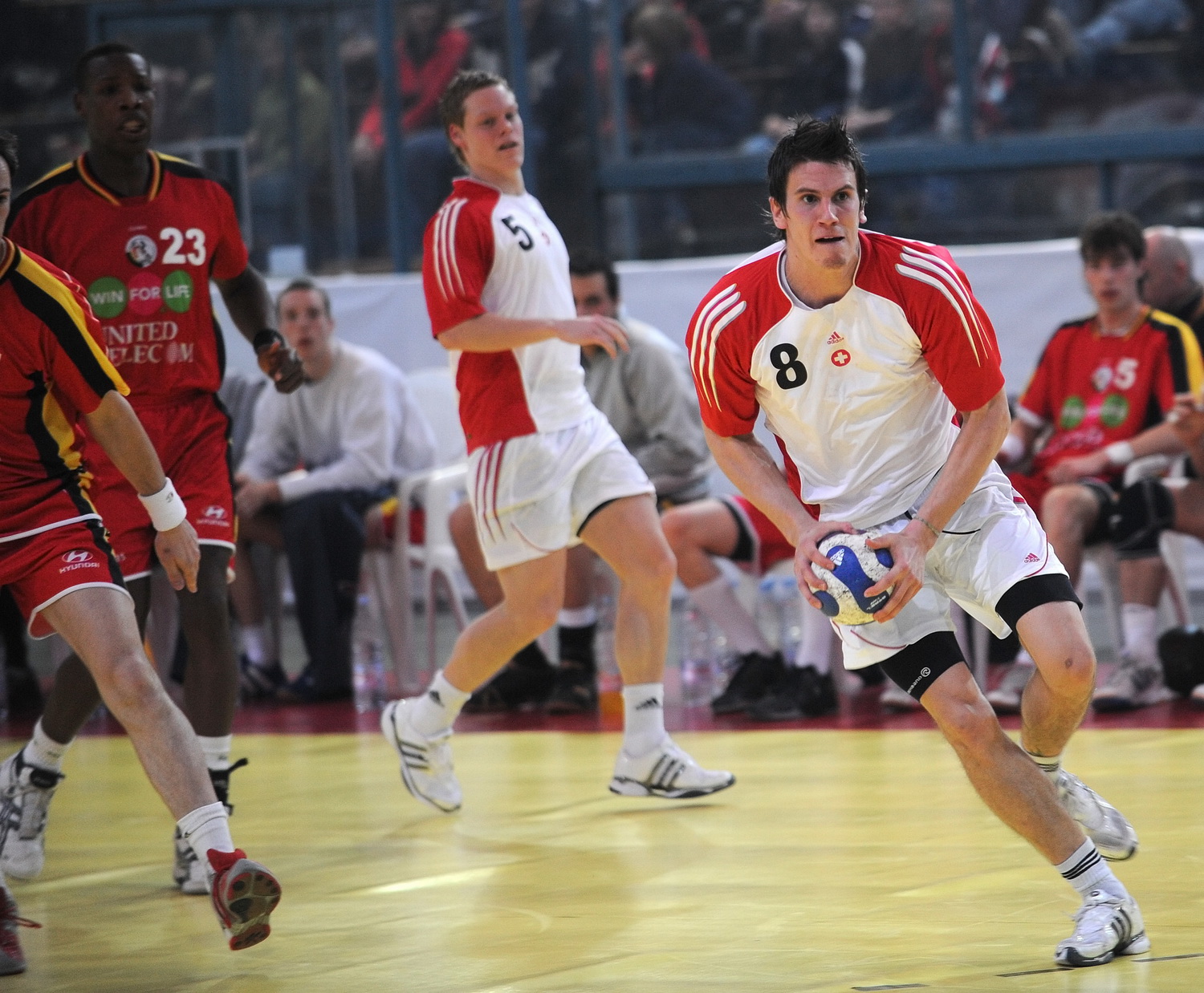 2008-01-03 SUI-BEL 44-31 WM-Quali Arosa Icehockeyhalle Schmid 047.jpg