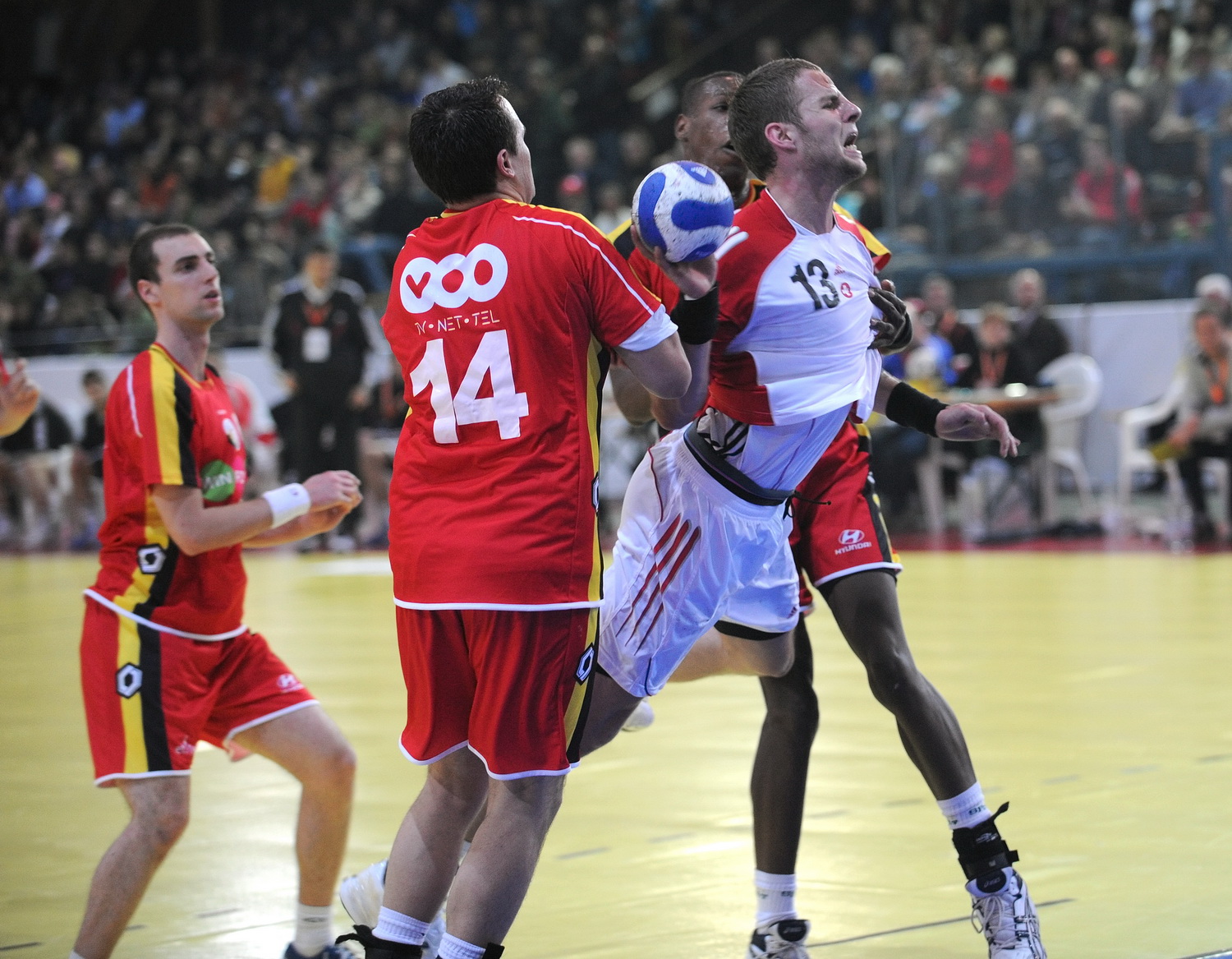 2008-01-03 SUI-BEL 44-31 WM-Quali Arosa Icehockeyhalle Fellmann 058.jpg