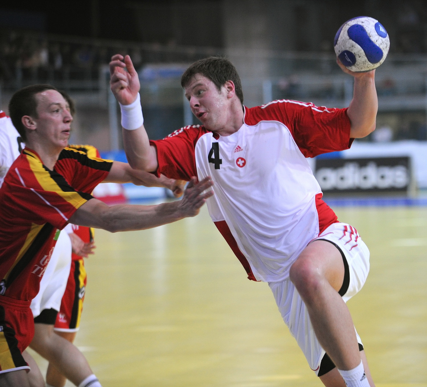 2008-01-03 SUI-BEL 44-31 WM-Quali Arosa Icehockeyhalle Kurth 079.jpg