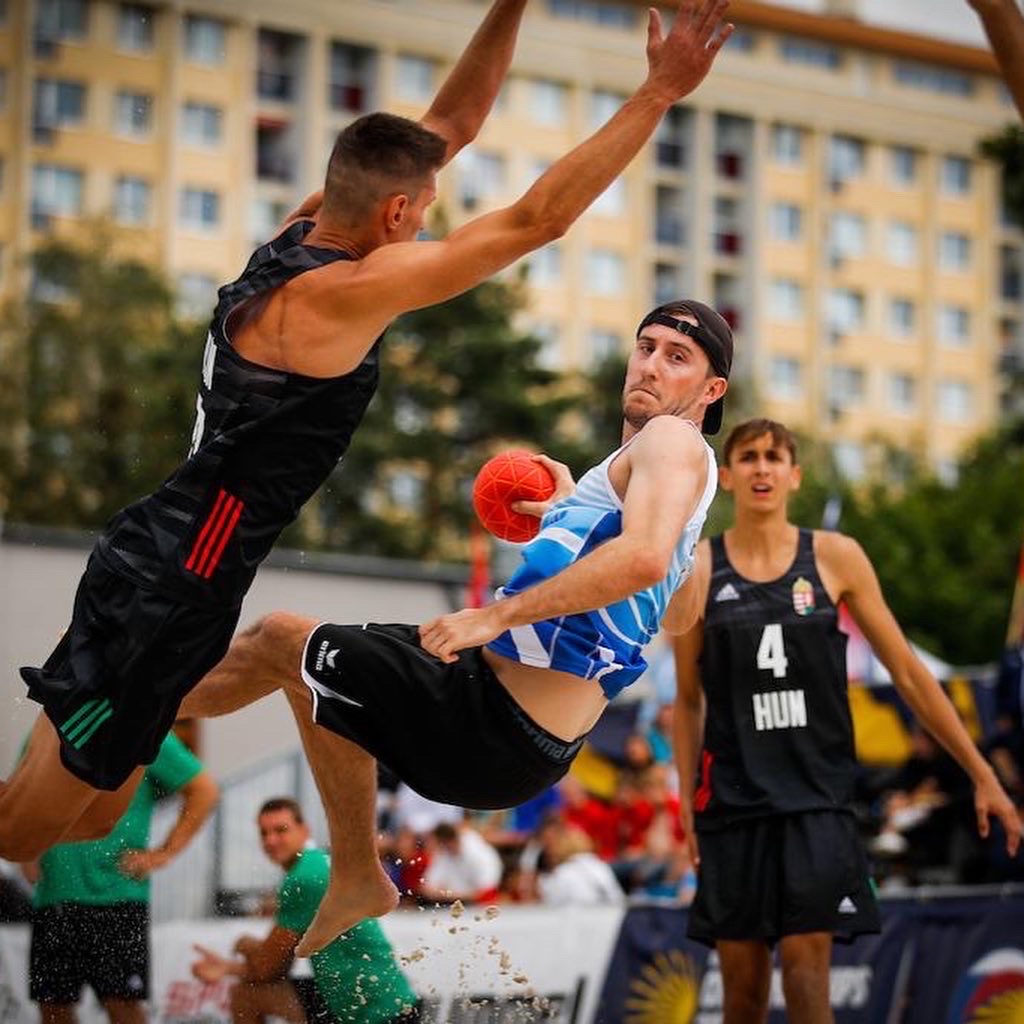 2B24D266 85BA 489D 8E99 E42DF4B84D3C