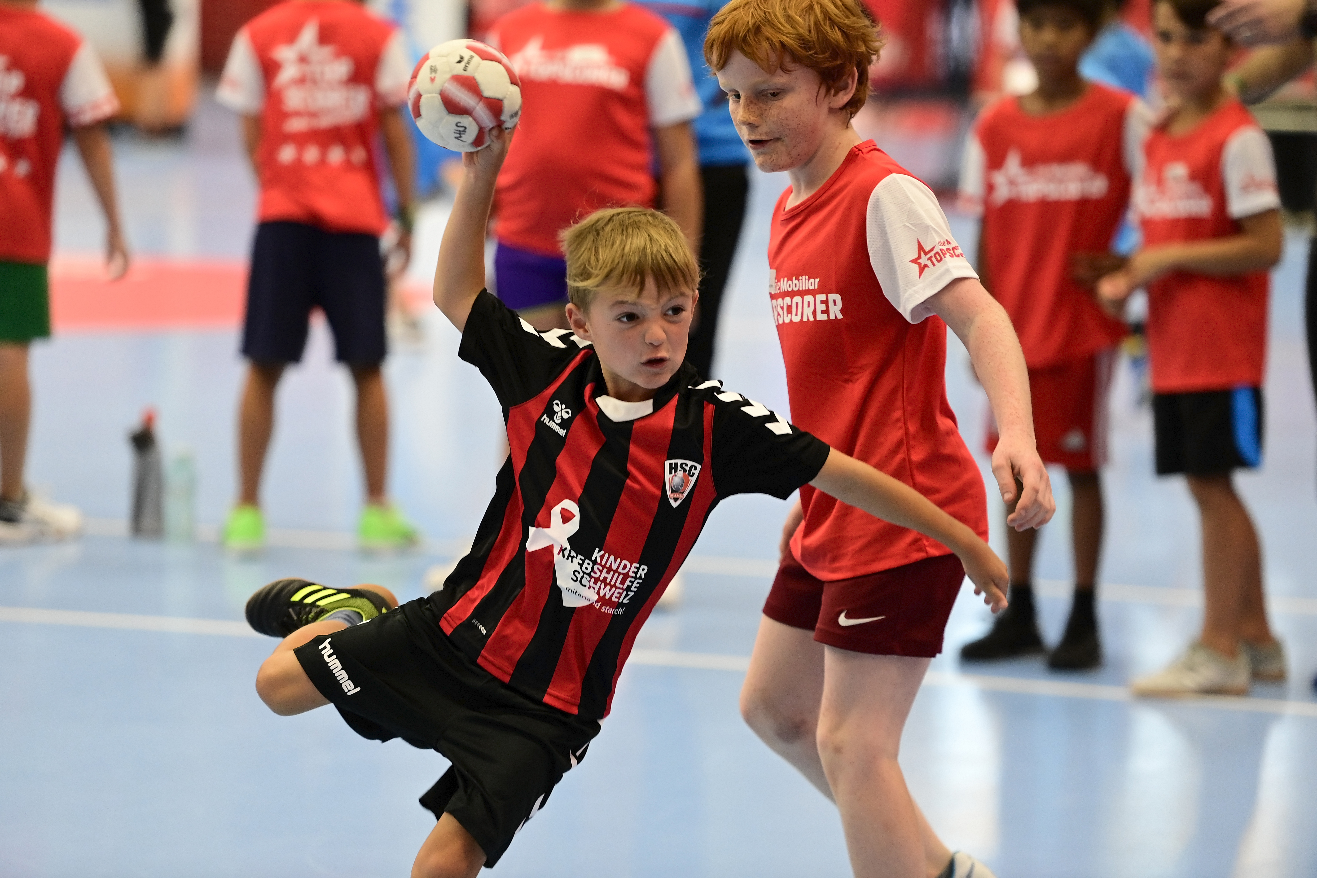 Viele Tore der 13 Teams am Supercup