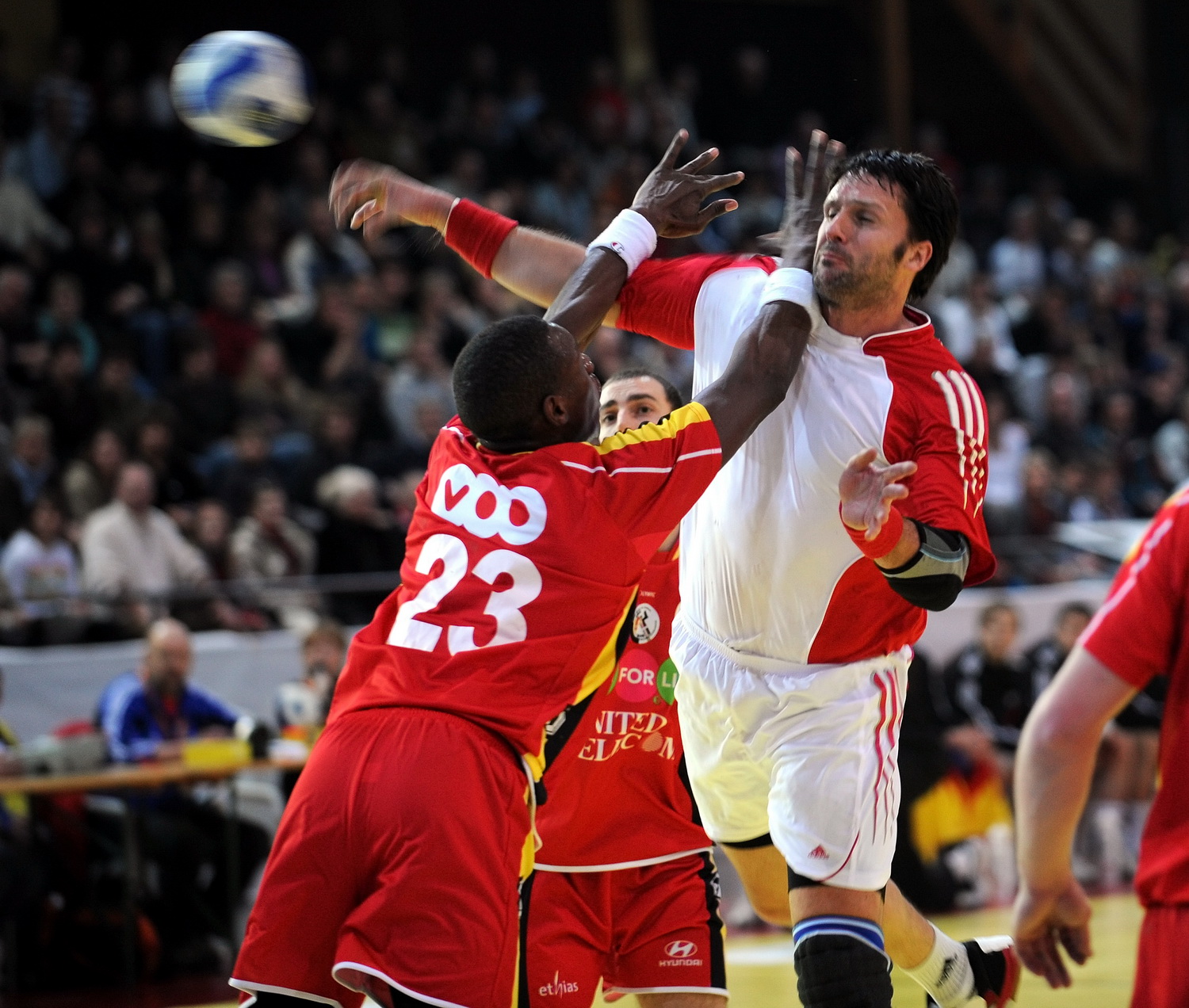 2008-01-03 SUI-BEL 44-31 WM-Quali Arosa Icehockeyhalle Ursic 008.jpg