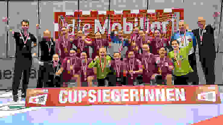 FU18: Spono Eagles jubeln mit dem Pokal FU18: Spono Eagles jubeln mit dem Pokal