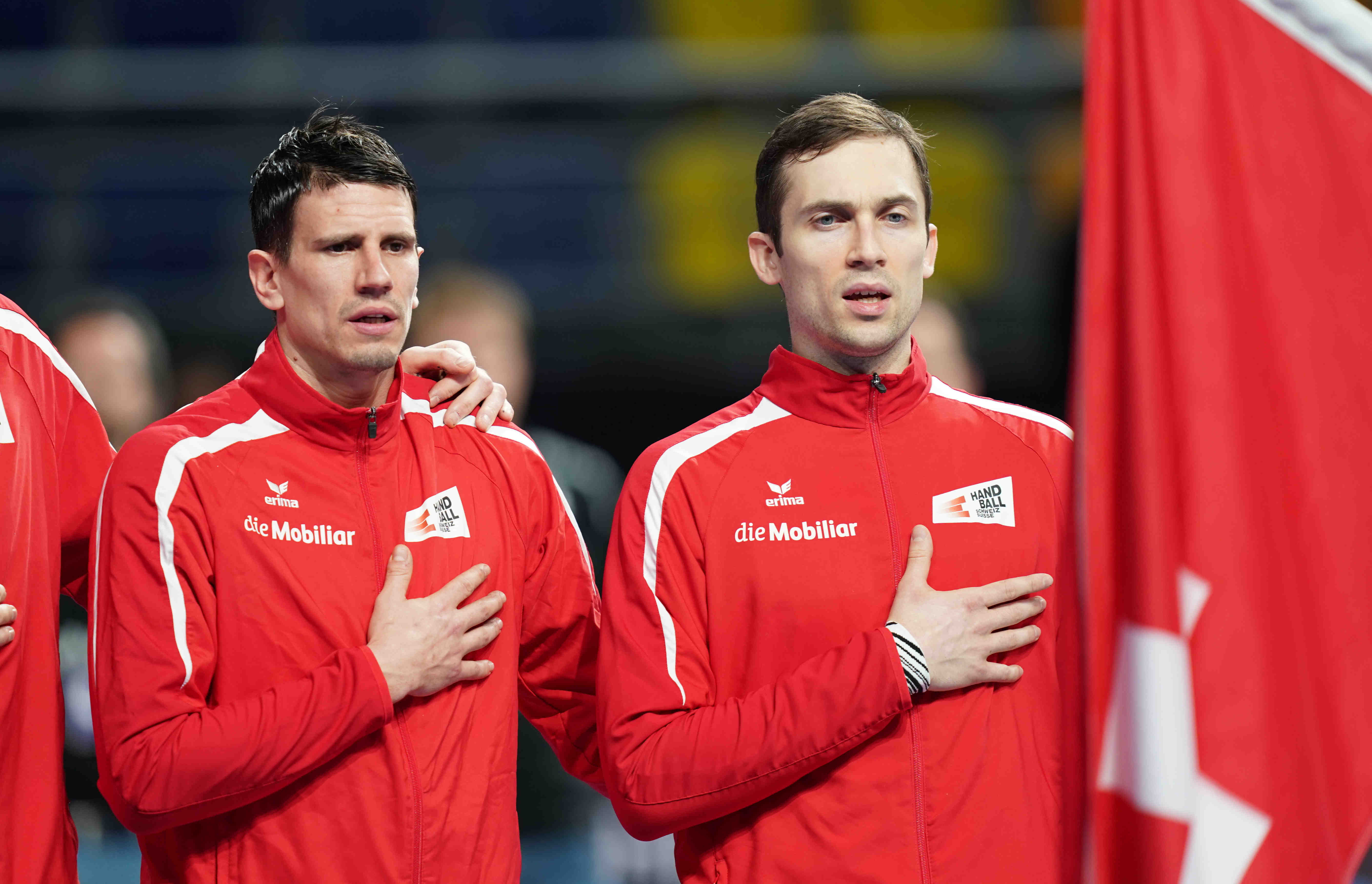 Die Hymne mit Andy Schmid und Nikola Portner