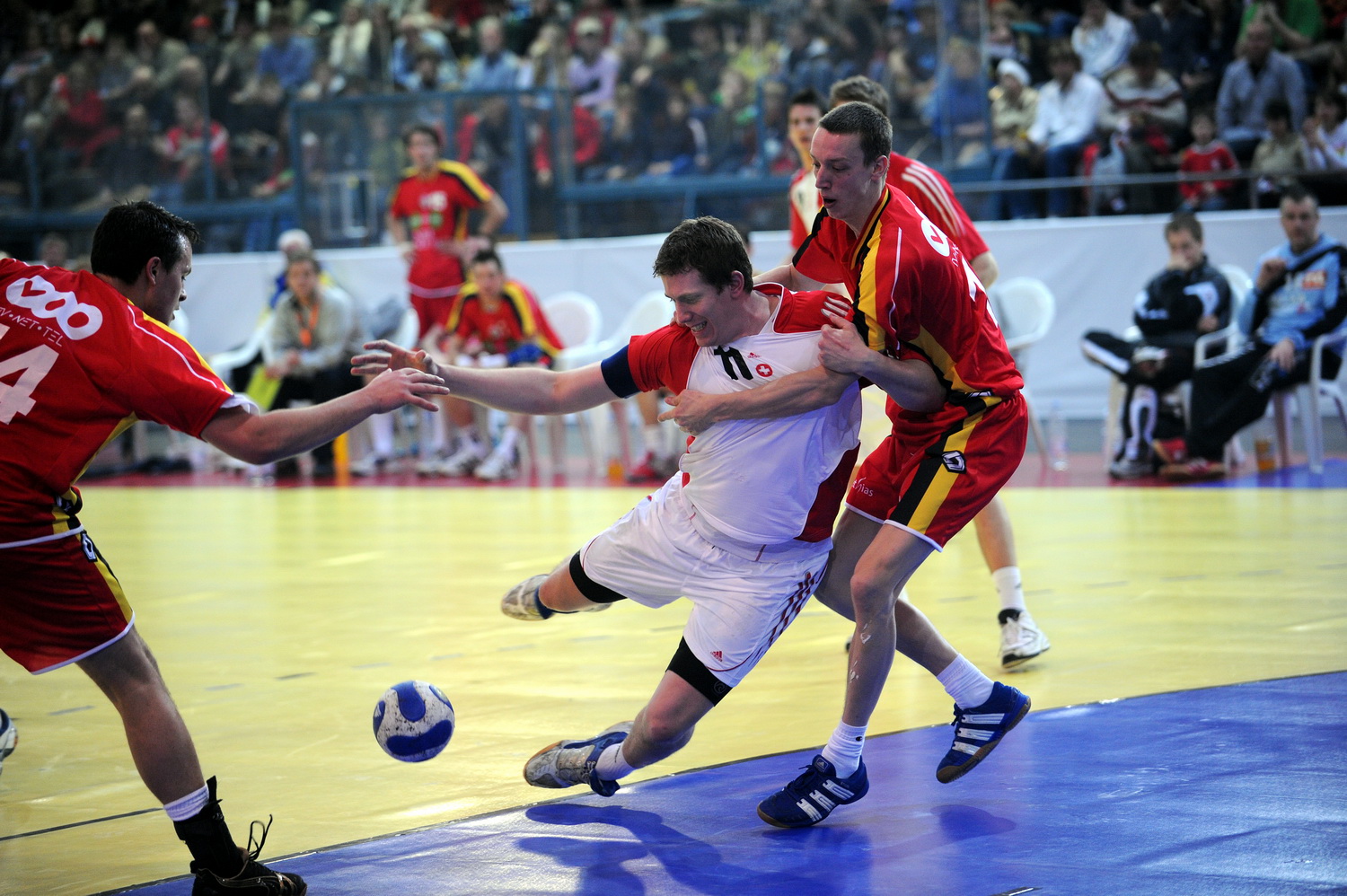 2008-01-03 SUI-BEL 44-31 WM-Quali Arosa Icehockeyhalle Eggenschwiler 061.jpg