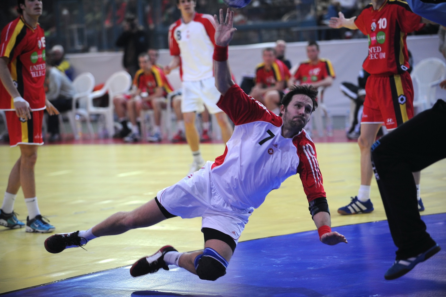 2008-01-03 SUI-BEL 44-31 WM-Quali Arosa Icehockeyhalle Ursic 085.jpg