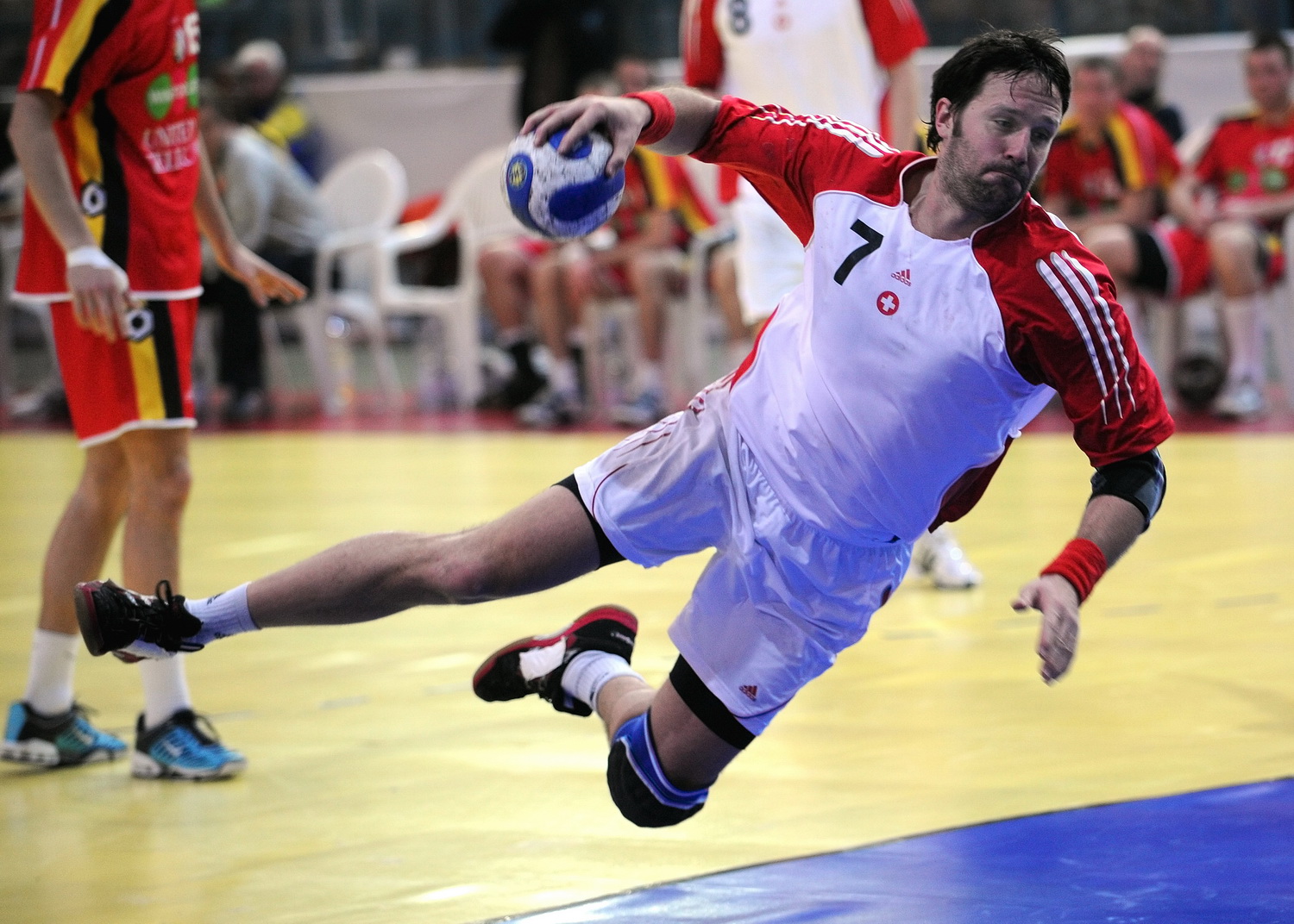 2008-01-03 SUI-BEL 44-31 WM-Quali Arosa Icehockeyhalle Ursic 087.jpg