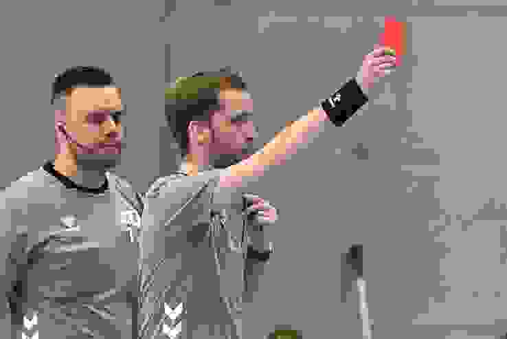 Rote Karte Am Cupfinal 2025 Alex Wagner Rote Karte Am Cupfinal 2025 Alex Wagner