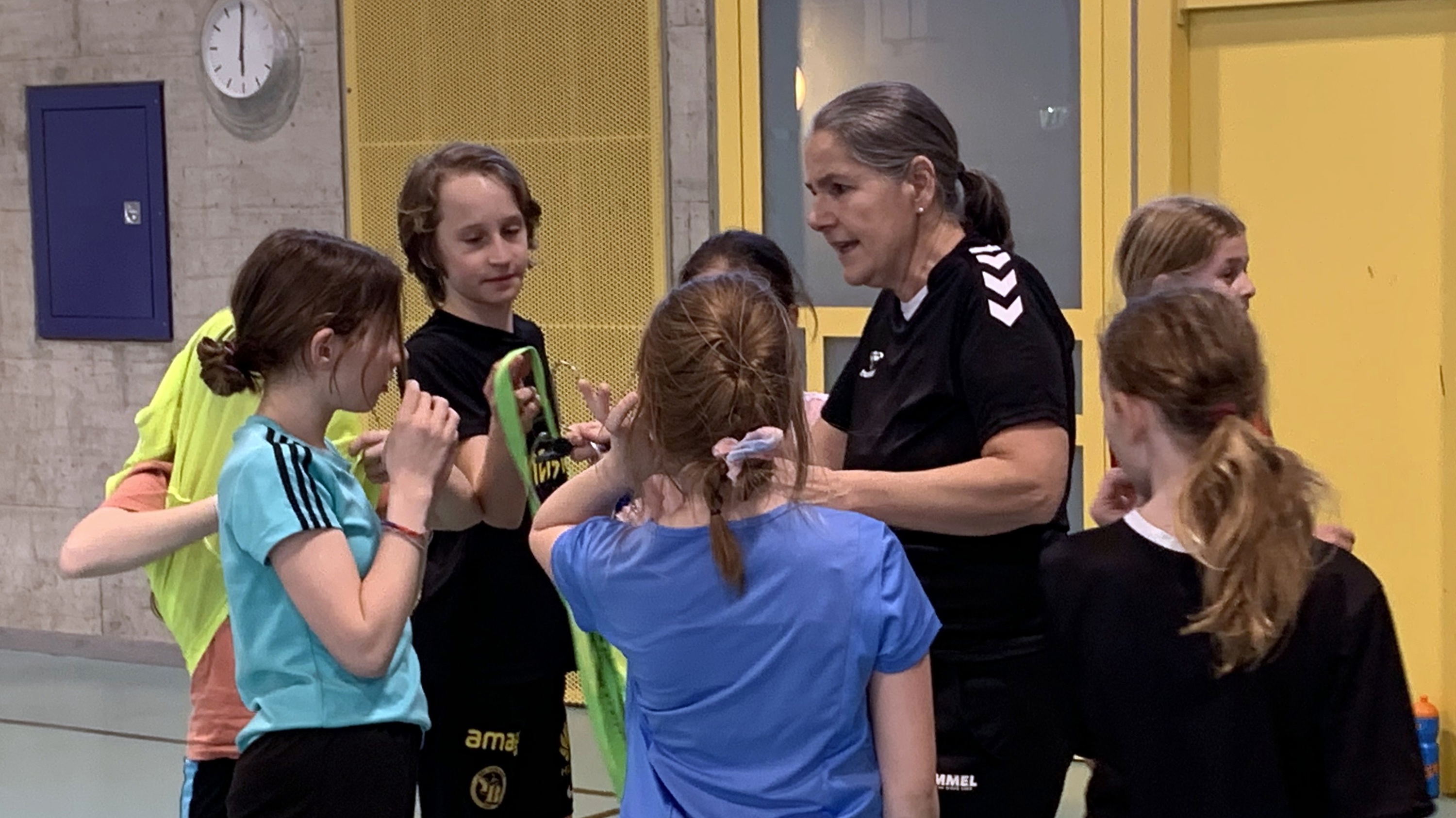 Hms Botschafterin Ann Kohlschütter Im Münsinger Schulsport