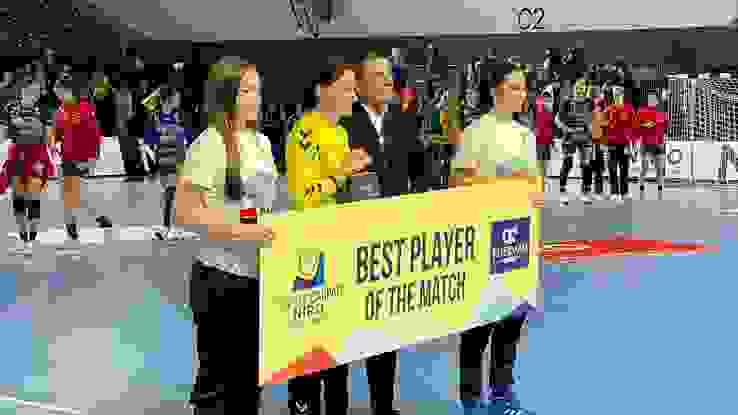 Manuela Brütsch Best Player Im Spiel Gegen Rumänien Manuela Brütsch Best Player Im Spiel Gegen Rumänien