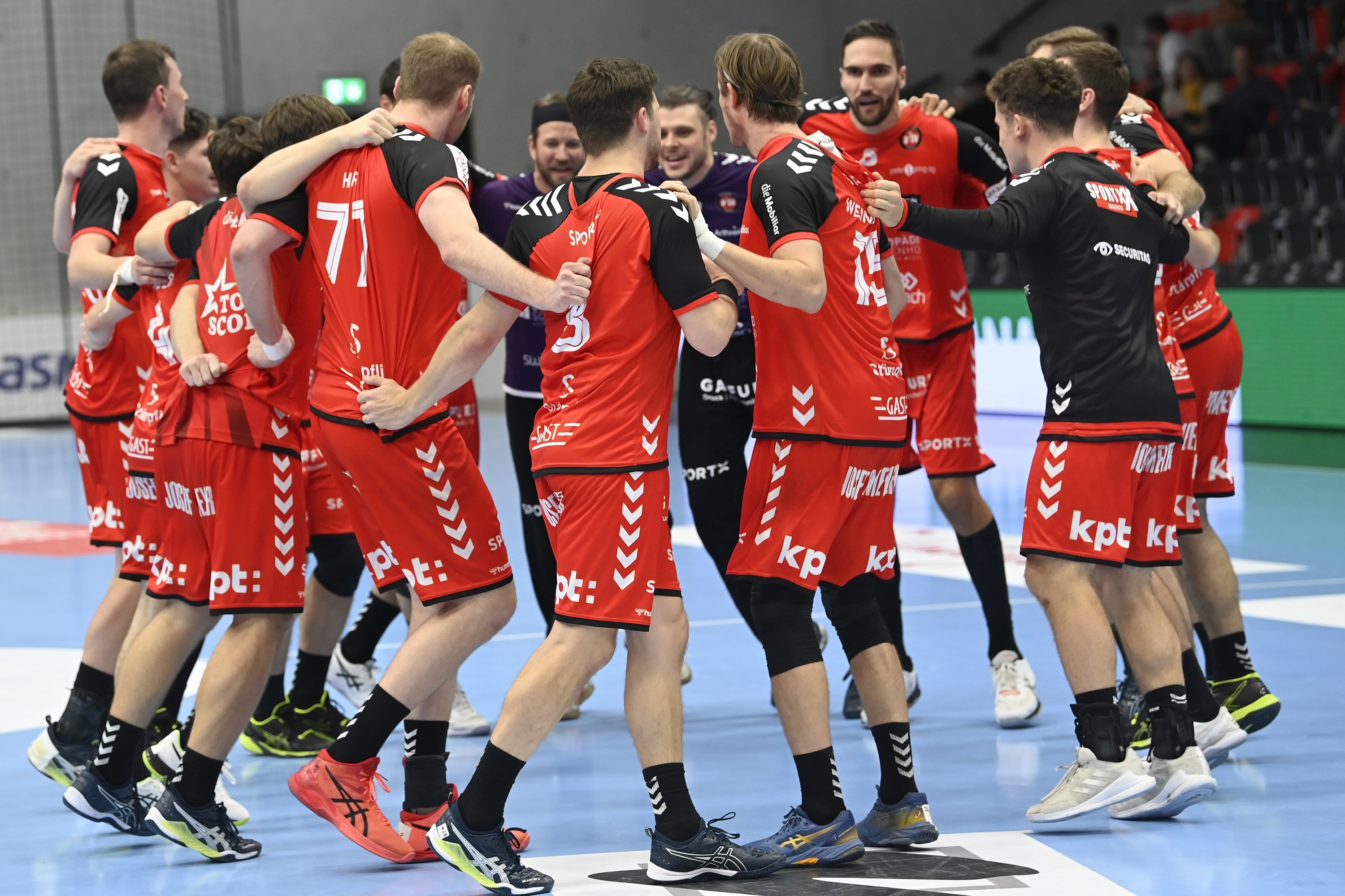 BSV Bern jubelt nach Sieg über HSC Suhr Aarau November 2023