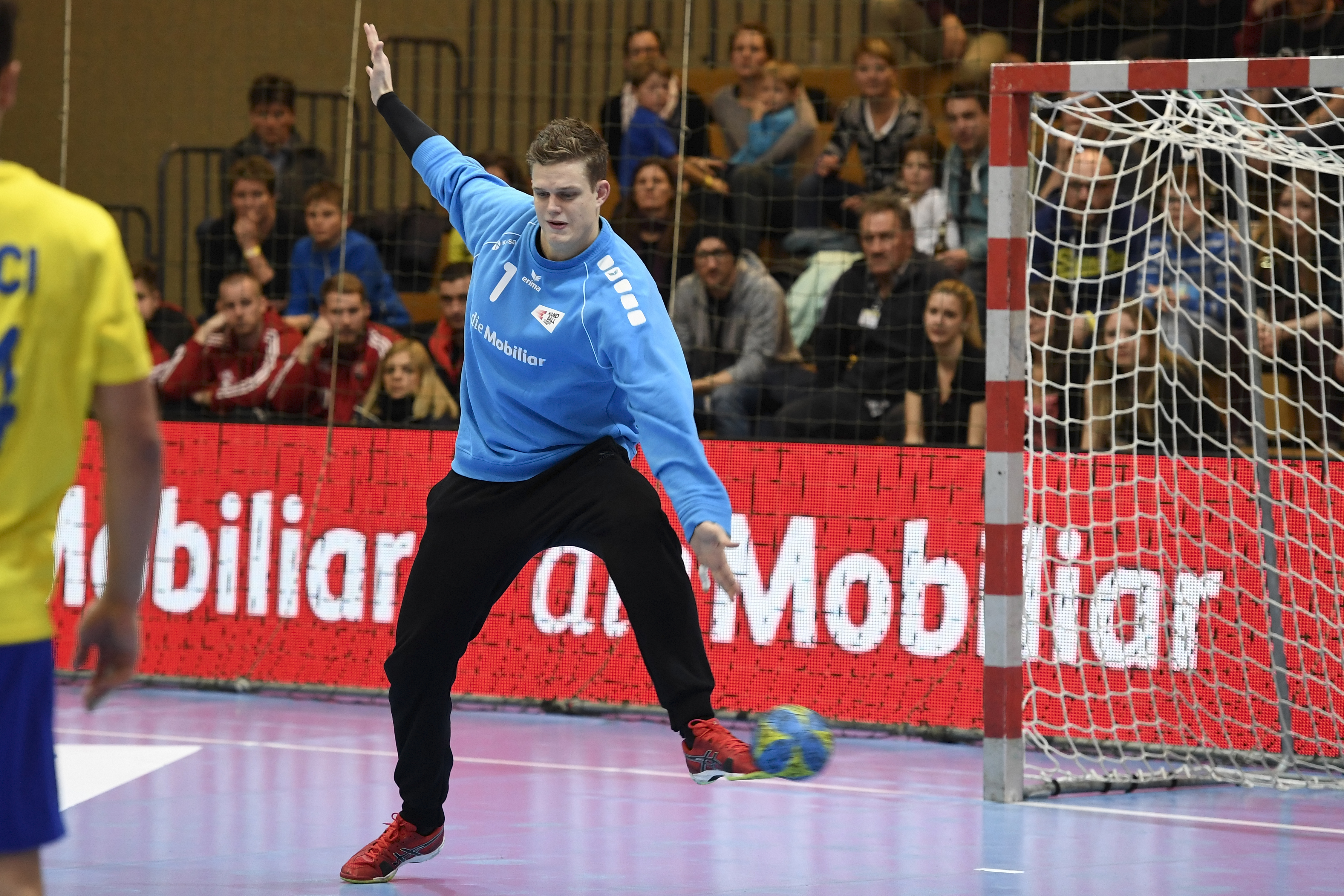 2017-01-07_SUI - ROM_Yellow Cup_Kindle Simon.JPG