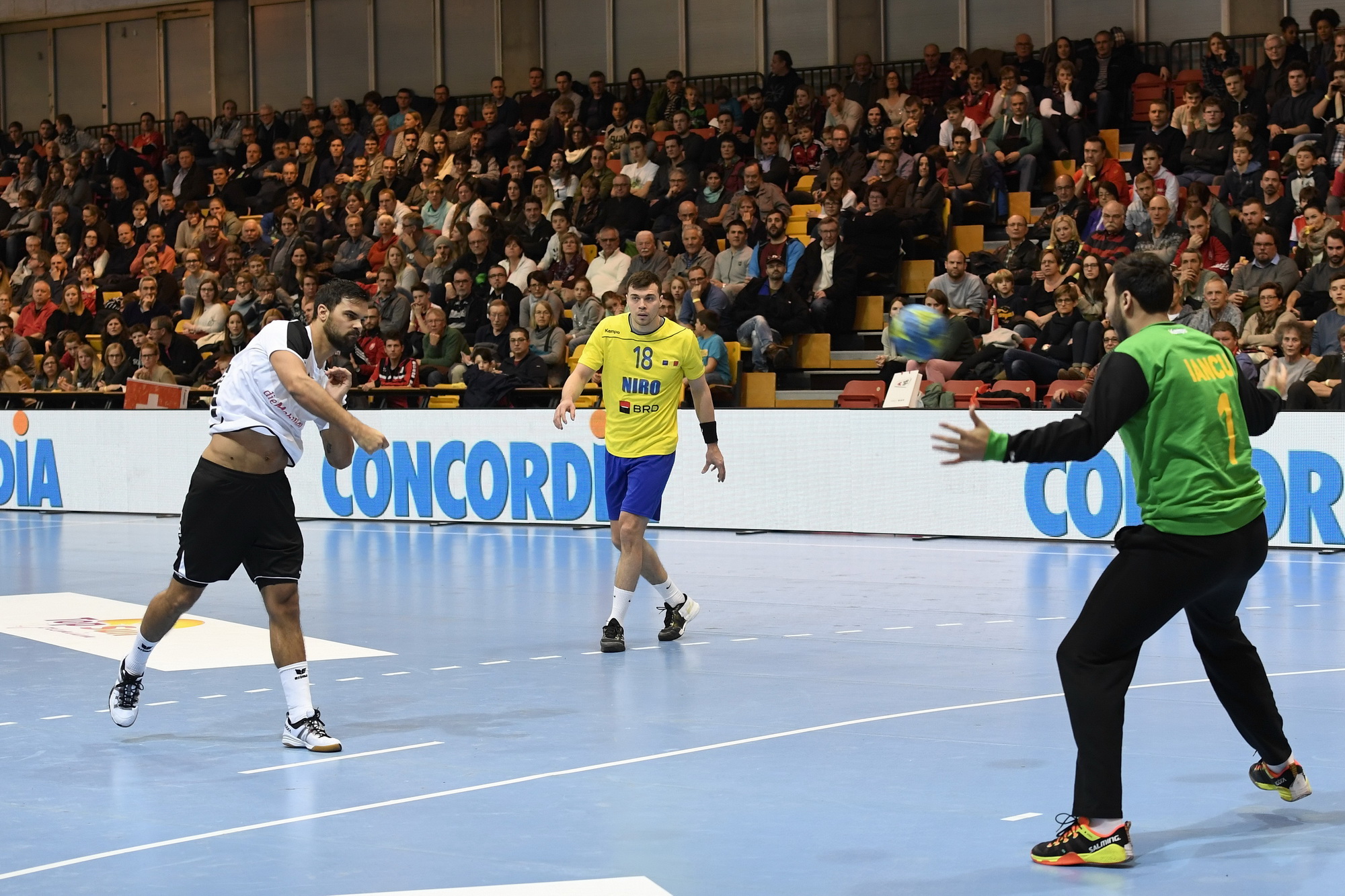 2017-01-07_SUI - ROM_Yellow Cup_Von Deschwanden Lukas.JPG